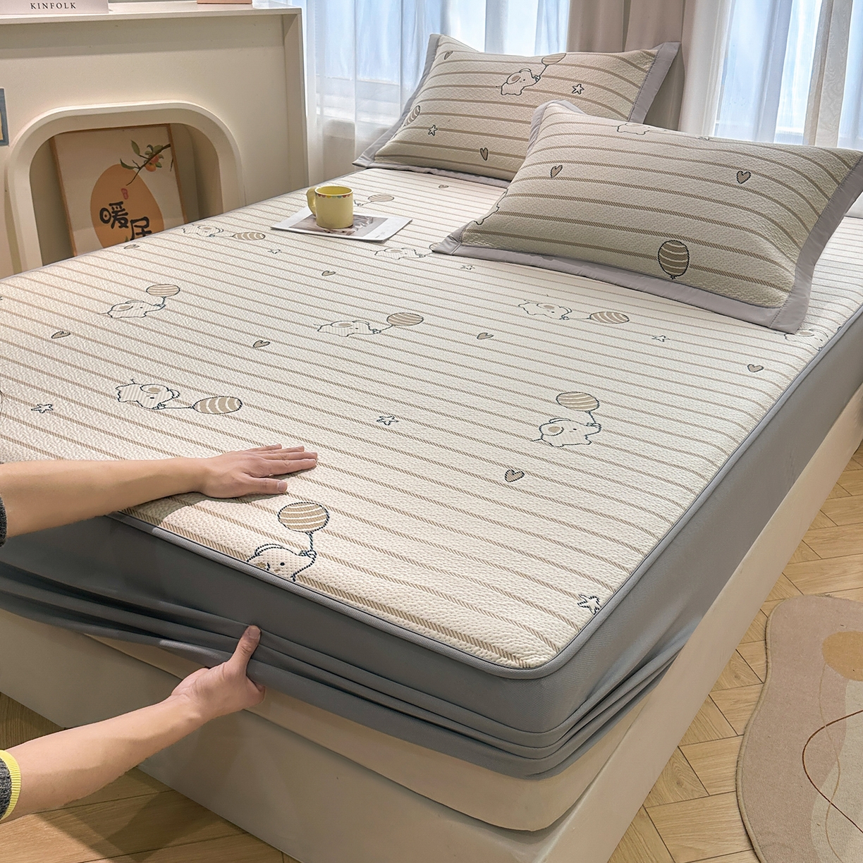 91家纺网 家纺一手货源 找家纺 （总）居易简2026新款卡通实拍小红书爆款凉豆豆凉席100%PE 乙纶凉感可水洗床席席子-床笠款