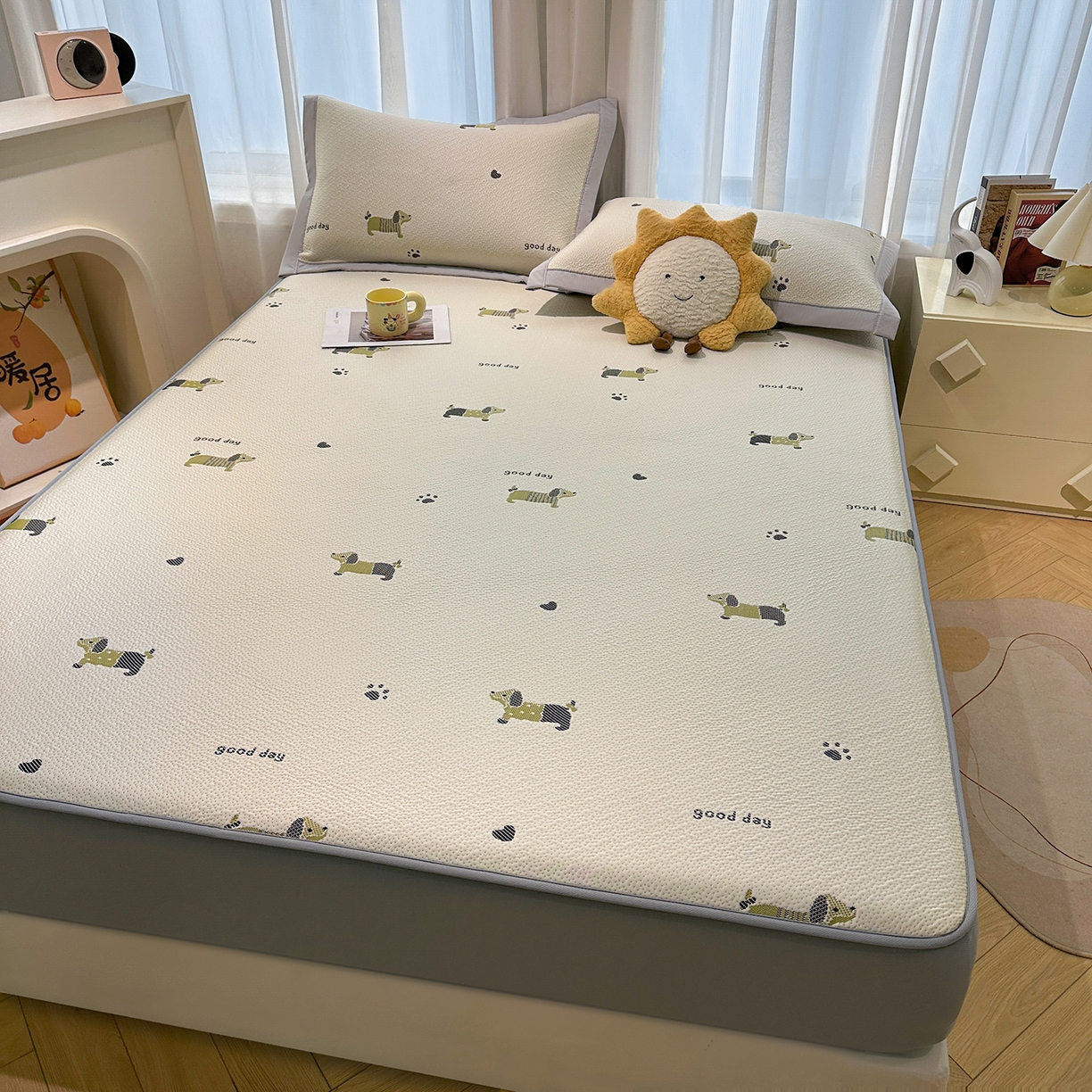 91家纺网 家纺一手货源 找家纺 （总）居易简2026新款卡通实拍小红书爆款凉豆豆凉席100%PE 乙纶凉感可水洗床席席子-床笠款