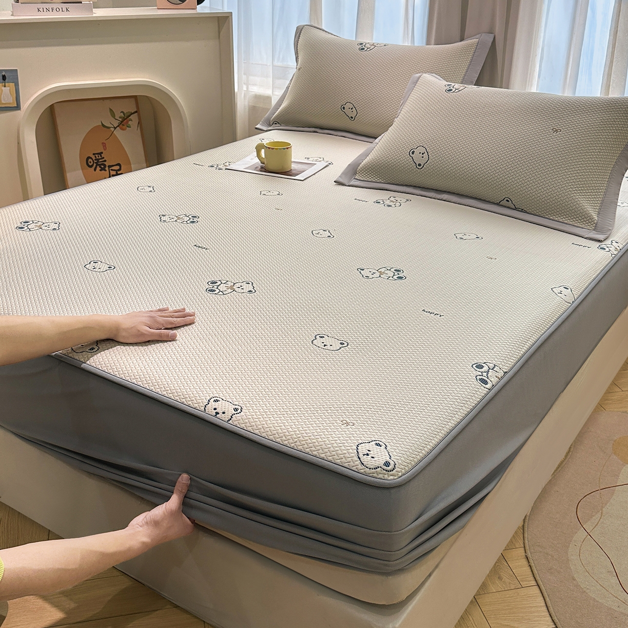 91家纺网 家纺一手货源 找家纺 （总）居易简2026新款卡通实拍小红书爆款凉豆豆凉席100%PE 乙纶凉感可水洗床席席子-床笠款