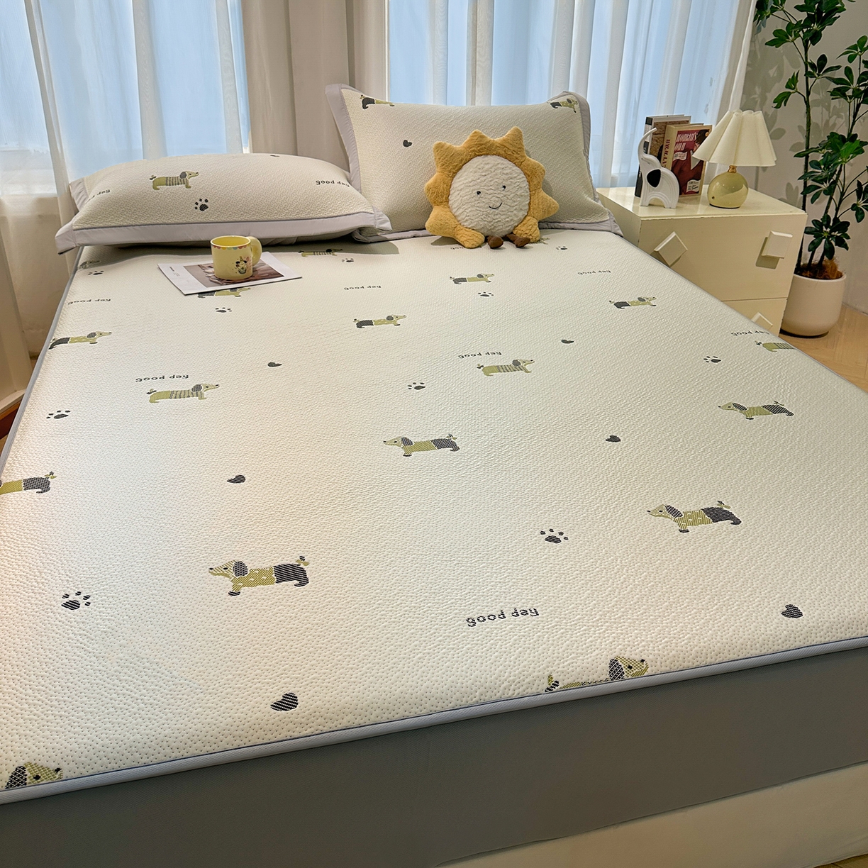 91家纺网 家纺一手货源 找家纺 （总）居易简2026新款卡通实拍小红书爆款凉豆豆凉席100%PE 乙纶凉感可水洗床席席子-床笠款