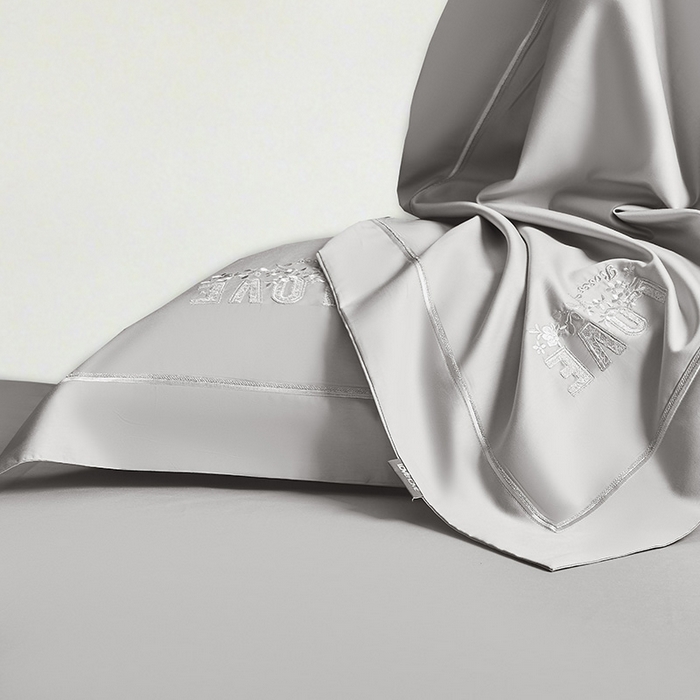 91家纺网 家纺一手货源 找家纺 诗黛尔 2026春夏新款60S长绒棉刺绣雅姿系列四件套 雅姿-银灰