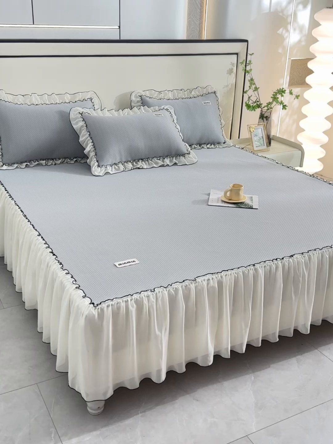 91家纺网 家纺一手货源 找家纺 小牛席业 2026新款满天星凉感冰丝席黑边床裙凉席席子系列 满天星凉感席黑边床裙款-灰色