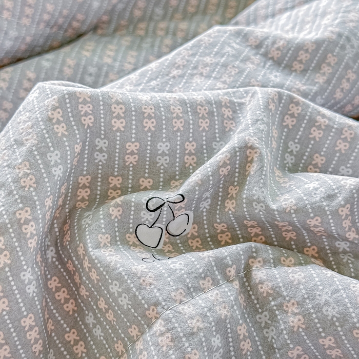 91家纺网 家纺一手货源 找家纺 好欣怡家纺 2026新款110克云柔棉被子50%新疆棉花夏被冬被被芯直播首选（含检测报告） 樱桃蝴蝶结-夏被