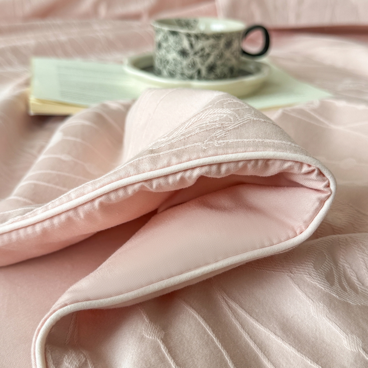 91家纺网 家纺一手货源 找家纺 （总）梵克保罗 2026春夏新款全棉60S长绒棉立体厚织提花单夏被枕套夏凉被空调被