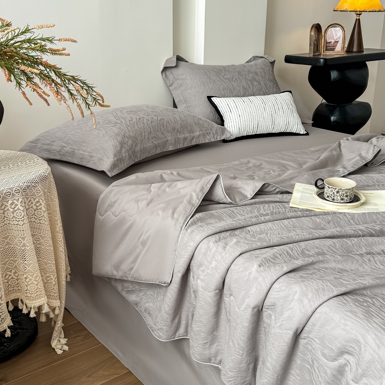 91家纺网 家纺一手货源 找家纺 梵克保罗 2026春夏新款全棉60S长绒棉立体厚织提花单夏被枕套夏凉被空调被 克拉拉-太空灰