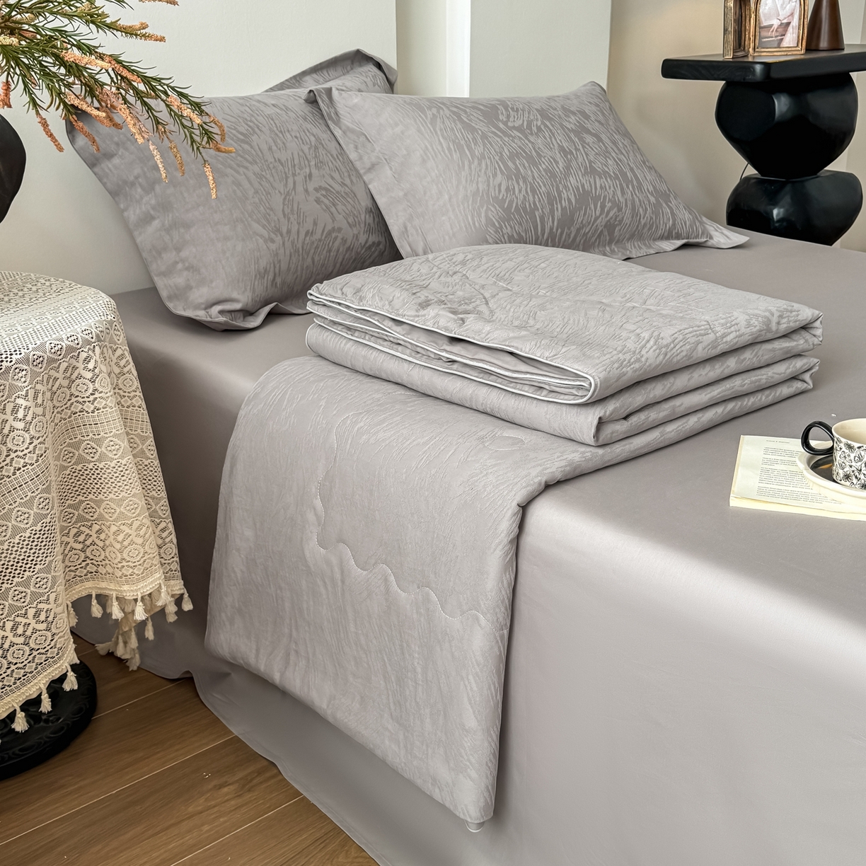 91家纺网 家纺一手货源 找家纺 梵克保罗 2026春夏新款全棉60S长绒棉立体厚织提花单夏被枕套夏凉被空调被 克拉拉-太空灰