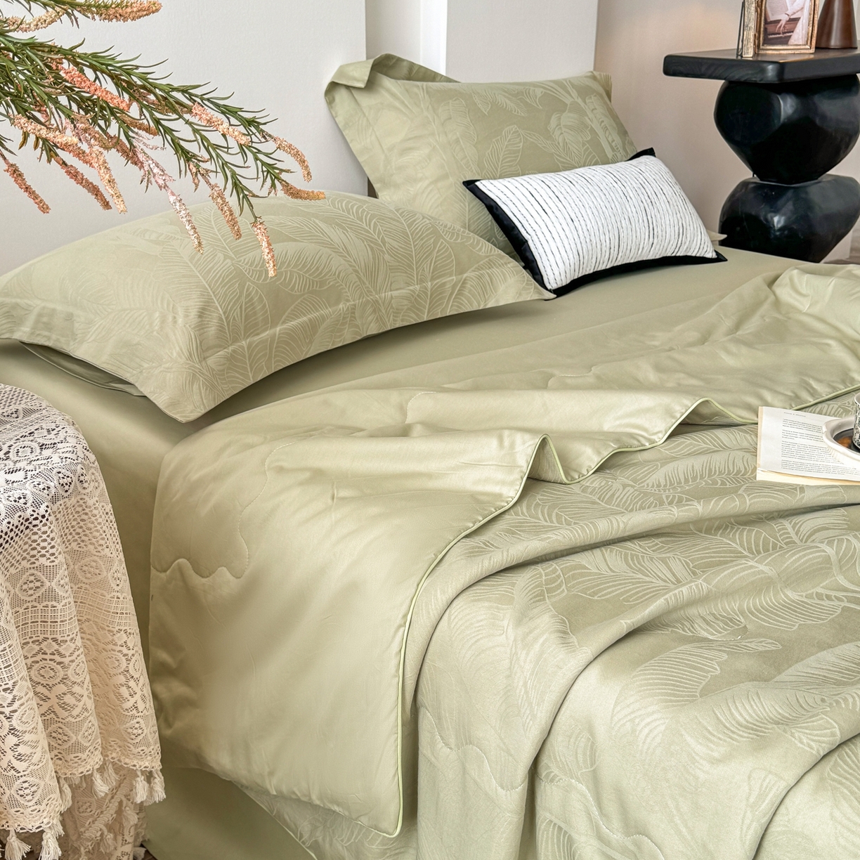 91家纺网 家纺一手货源 找家纺 梵克保罗 2026春夏新款全棉60S长绒棉立体厚织提花单夏被枕套夏凉被空调被 焦野-奶绿