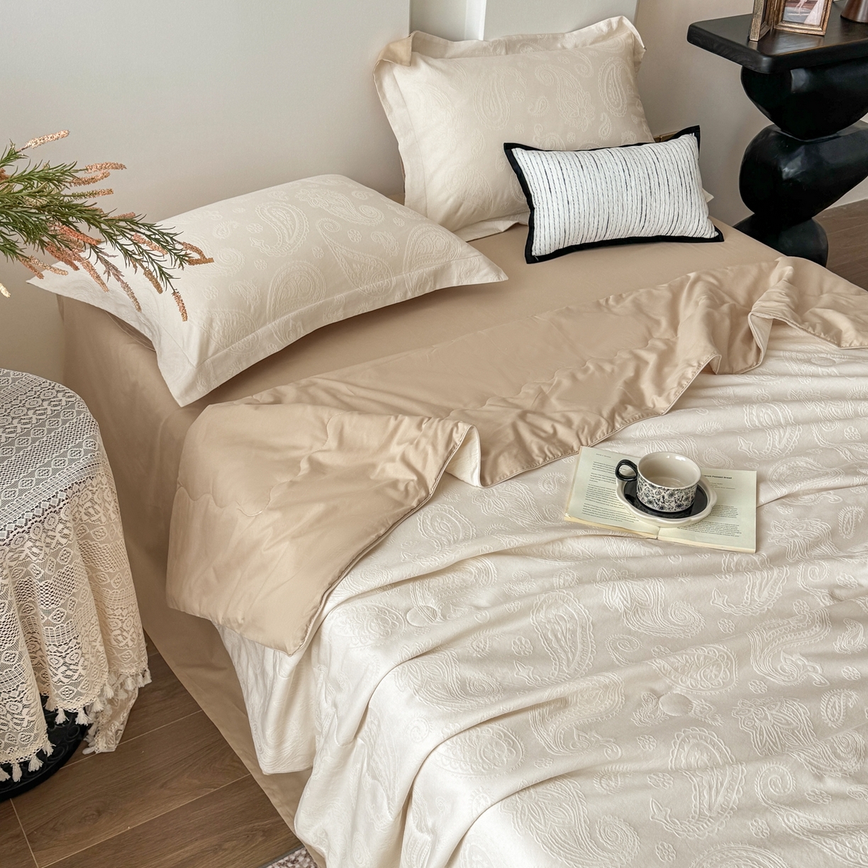 91家纺网 家纺一手货源 找家纺 梵克保罗 2026春夏新款全棉60S长绒棉立体厚织提花单夏被枕套夏凉被空调被 腰果-米杏