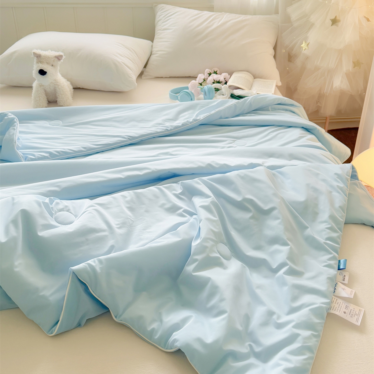 91家纺网 家纺一手货源 找家纺 名兮家居 2026春夏纯色双拼A类凉感丝夏凉被 天空蓝