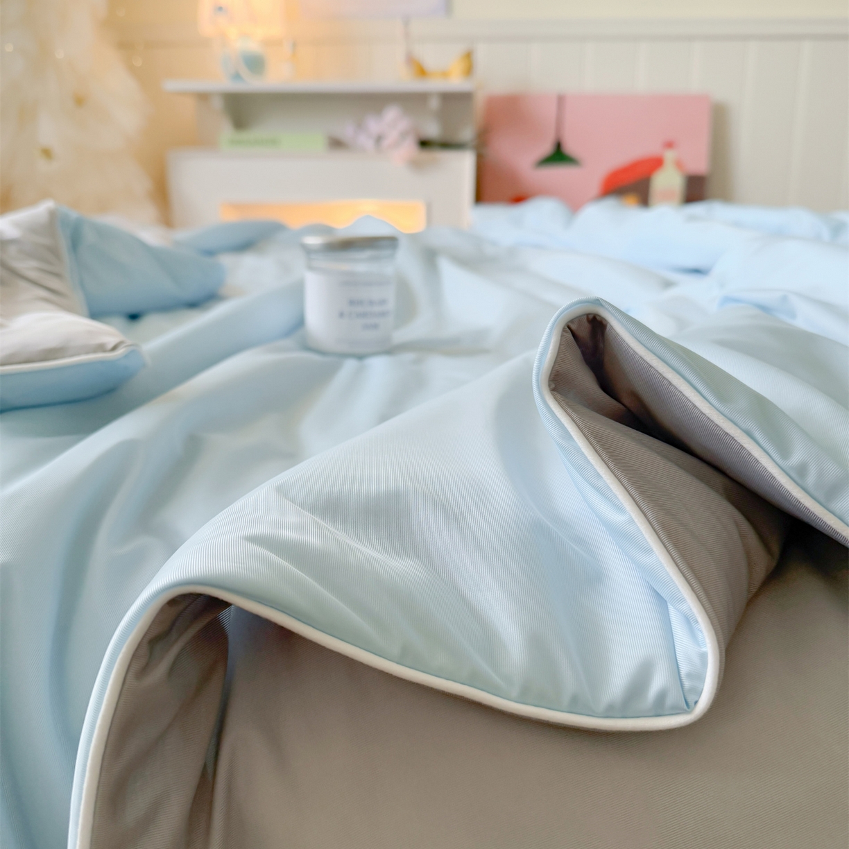 91家纺网 家纺一手货源 找家纺 名兮家居 2026春夏纯色双拼A类凉感丝夏凉被 天空蓝-浅灰