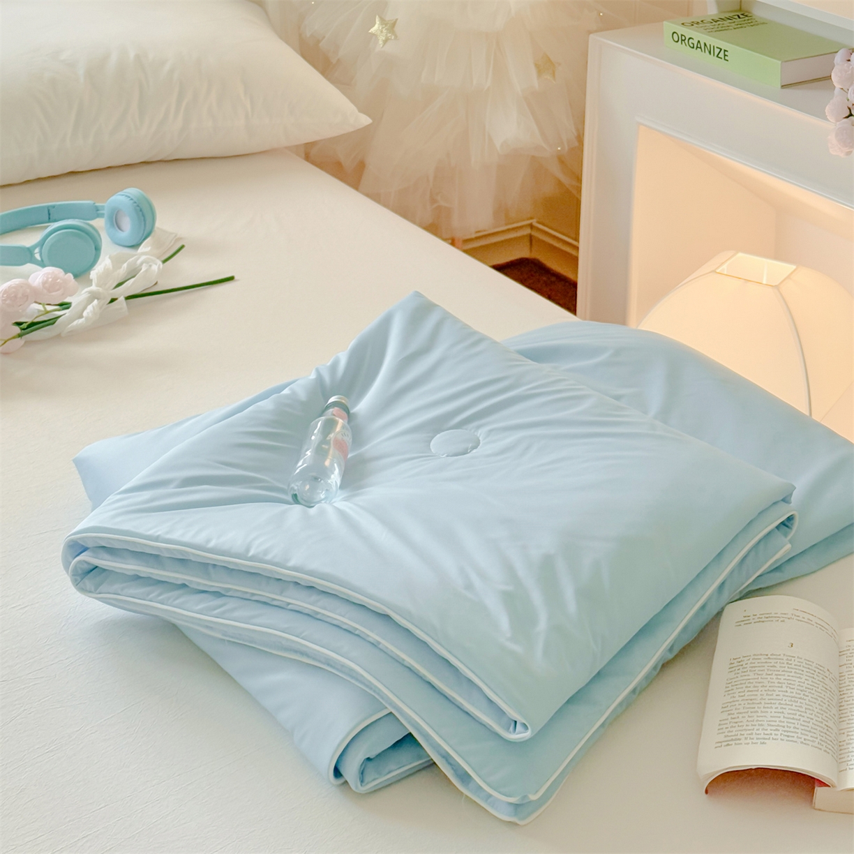 91家纺网 家纺一手货源 找家纺 名兮家居 2026春夏纯色双拼A类凉感丝夏凉被 天空蓝