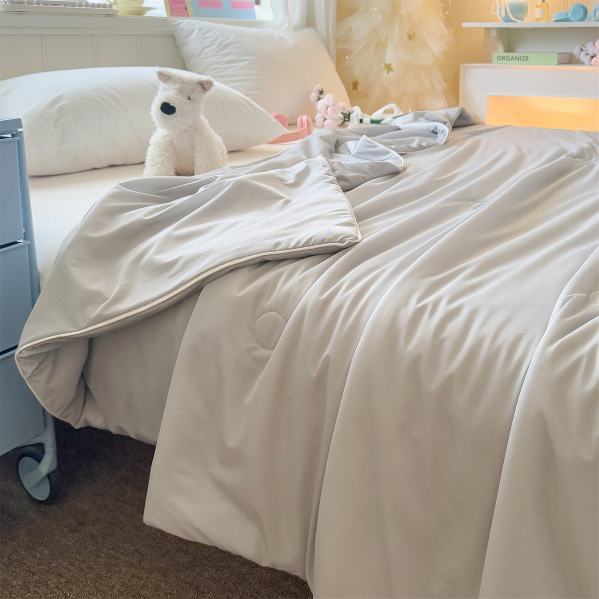 91家纺网 家纺一手货源 找家纺 名兮家居 2026春夏纯色双拼A类凉感丝夏凉被 高级灰