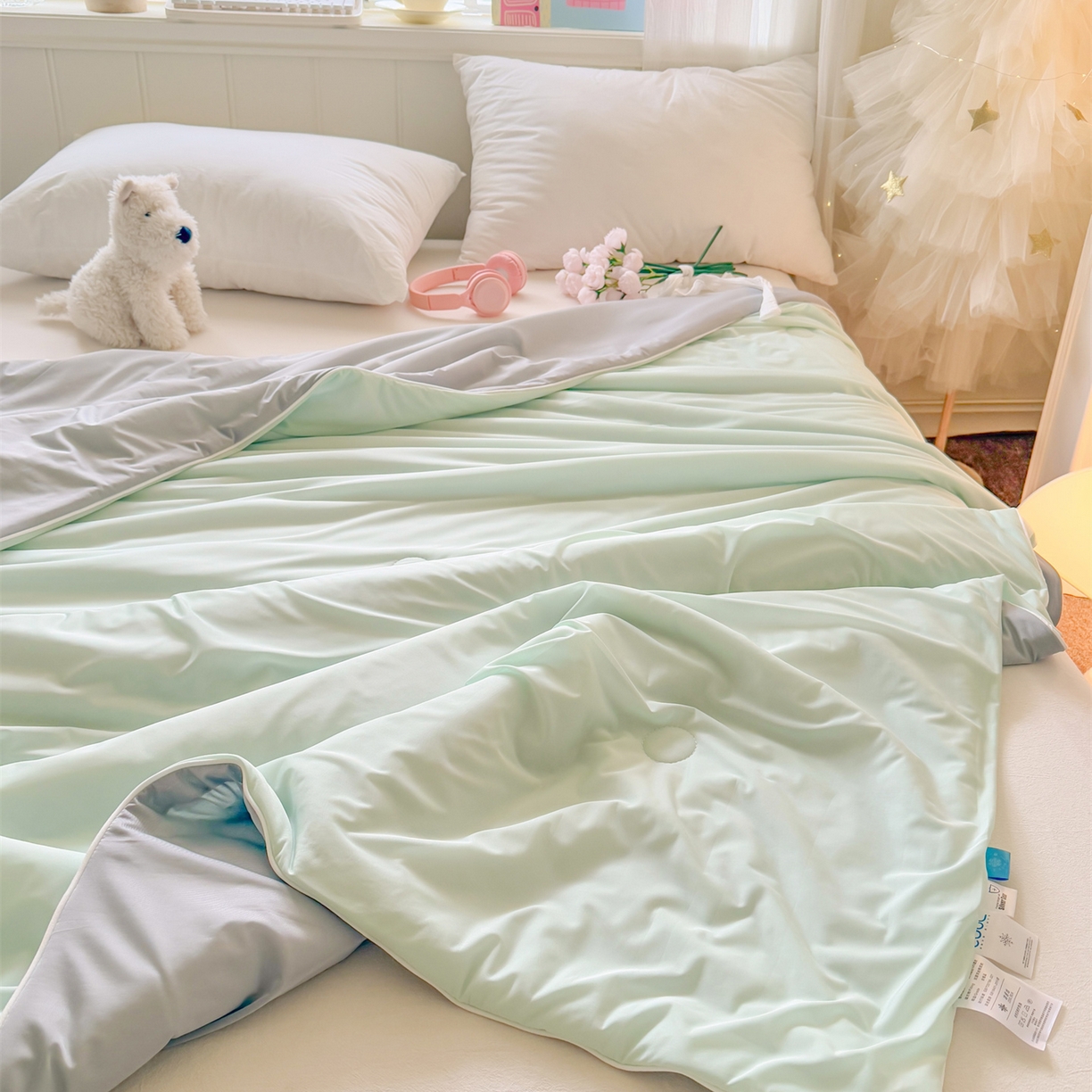 91家纺网 家纺一手货源 找家纺 名兮家居 2026春夏纯色双拼A类凉感丝夏凉被 薄荷绿-浅灰