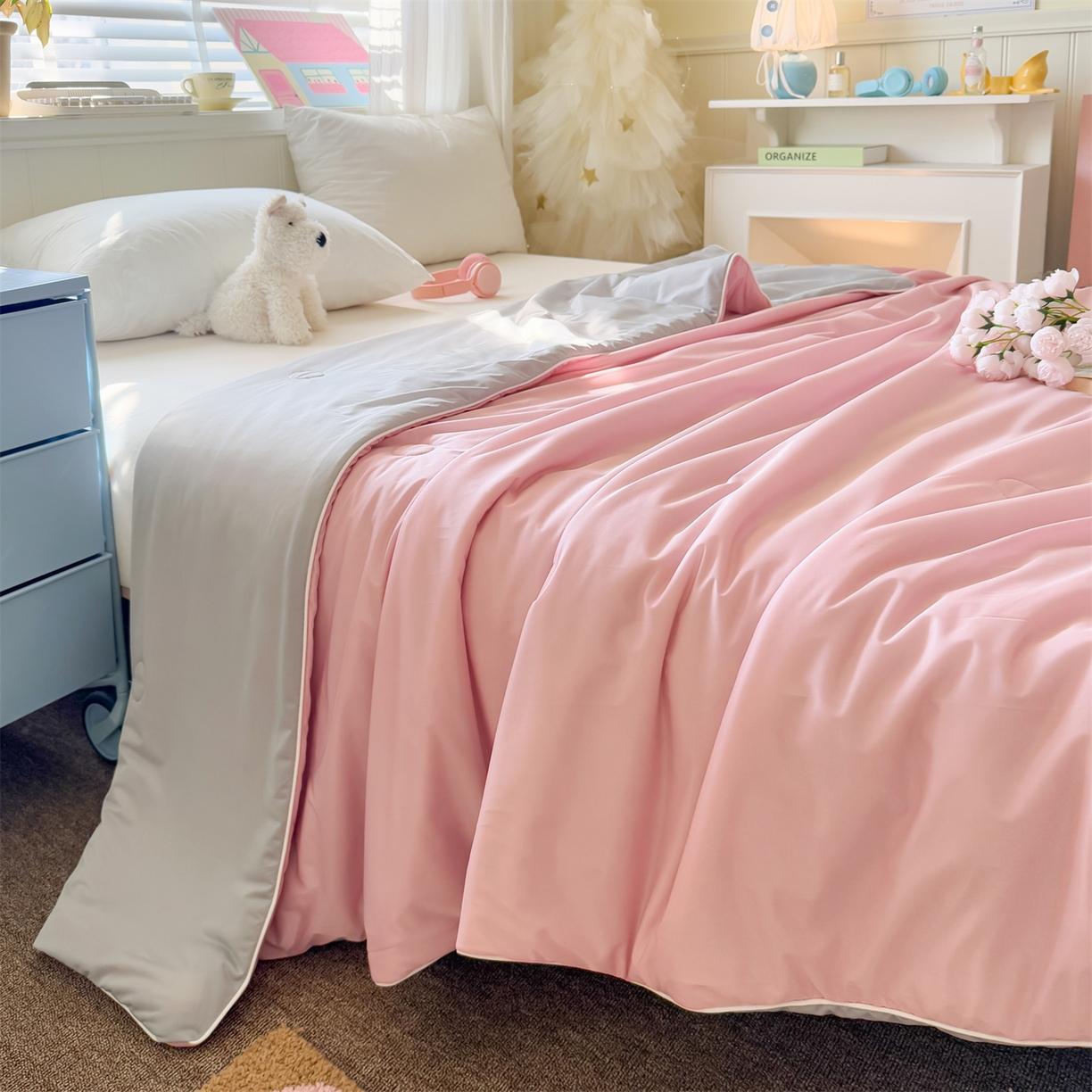 91家纺网 家纺一手货源 找家纺 名兮家居 2026春夏纯色双拼A类凉感丝夏凉被 豆沙-浅灰