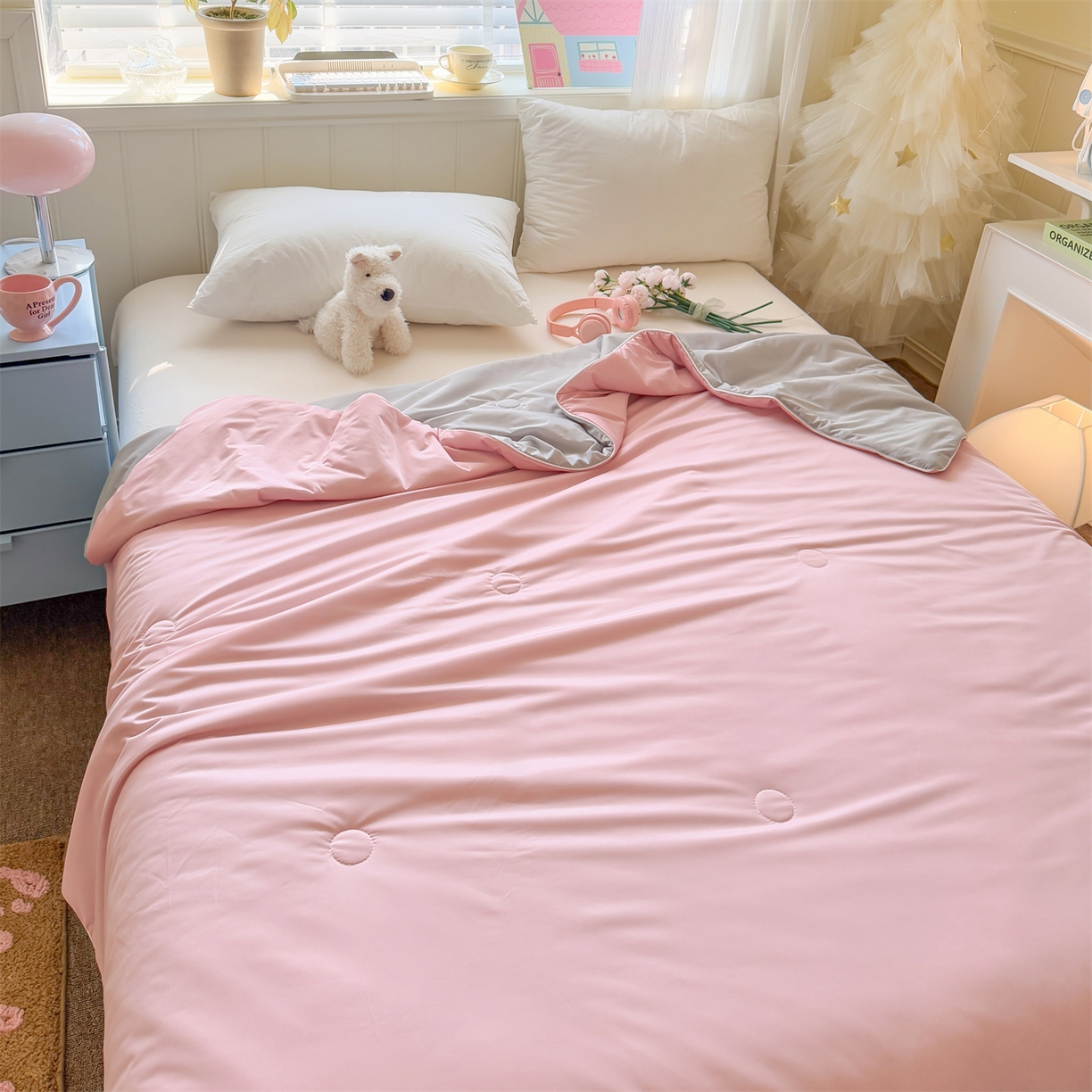 91家纺网 家纺一手货源 找家纺 名兮家居 2026春夏纯色双拼A类凉感丝夏凉被 豆沙-浅灰