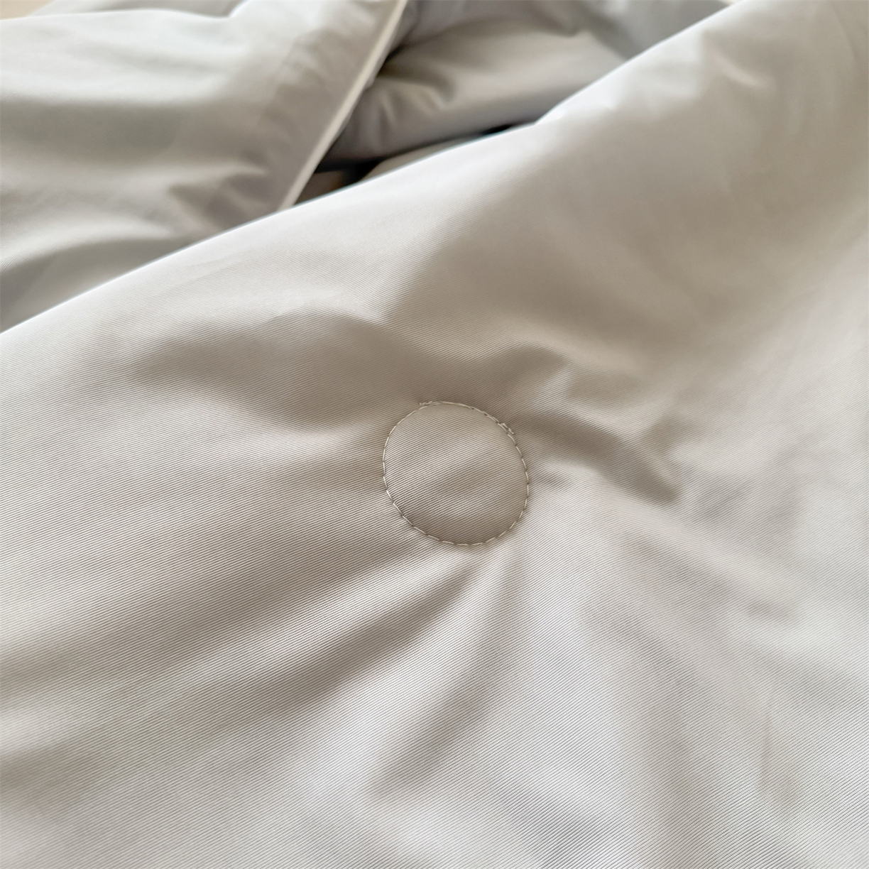 91家纺网 家纺一手货源 找家纺 名兮家居 2026春夏纯色双拼A类凉感丝夏凉被 高级灰