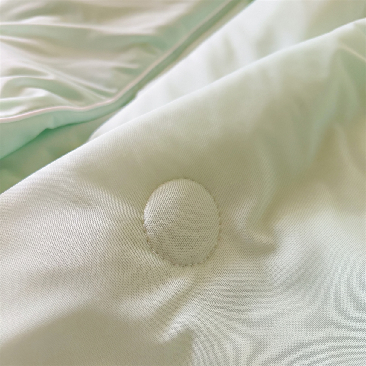 91家纺网 家纺一手货源 找家纺 名兮家居 2026春夏纯色双拼A类凉感丝夏凉被 薄荷绿