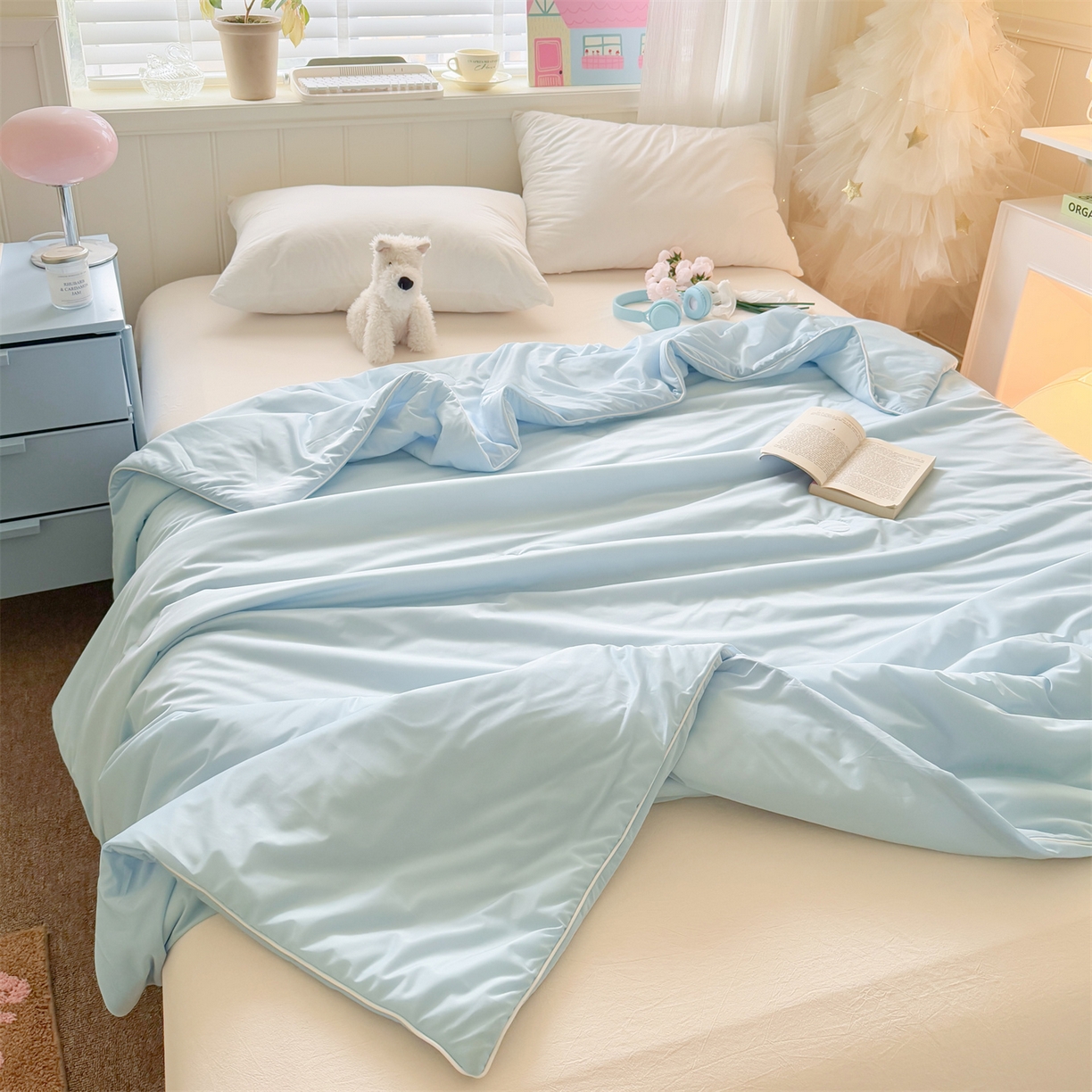 91家纺网 家纺一手货源 找家纺 名兮家居 2026春夏纯色双拼A类凉感丝夏凉被 天空蓝