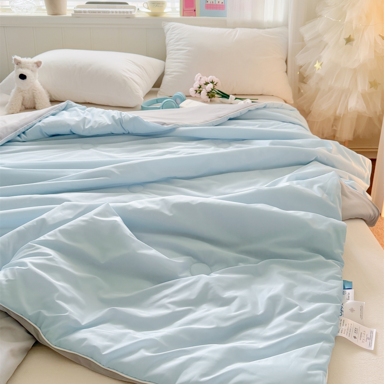 91家纺网 家纺一手货源 找家纺 名兮家居 2026春夏纯色双拼A类凉感丝夏凉被 天空蓝-浅灰