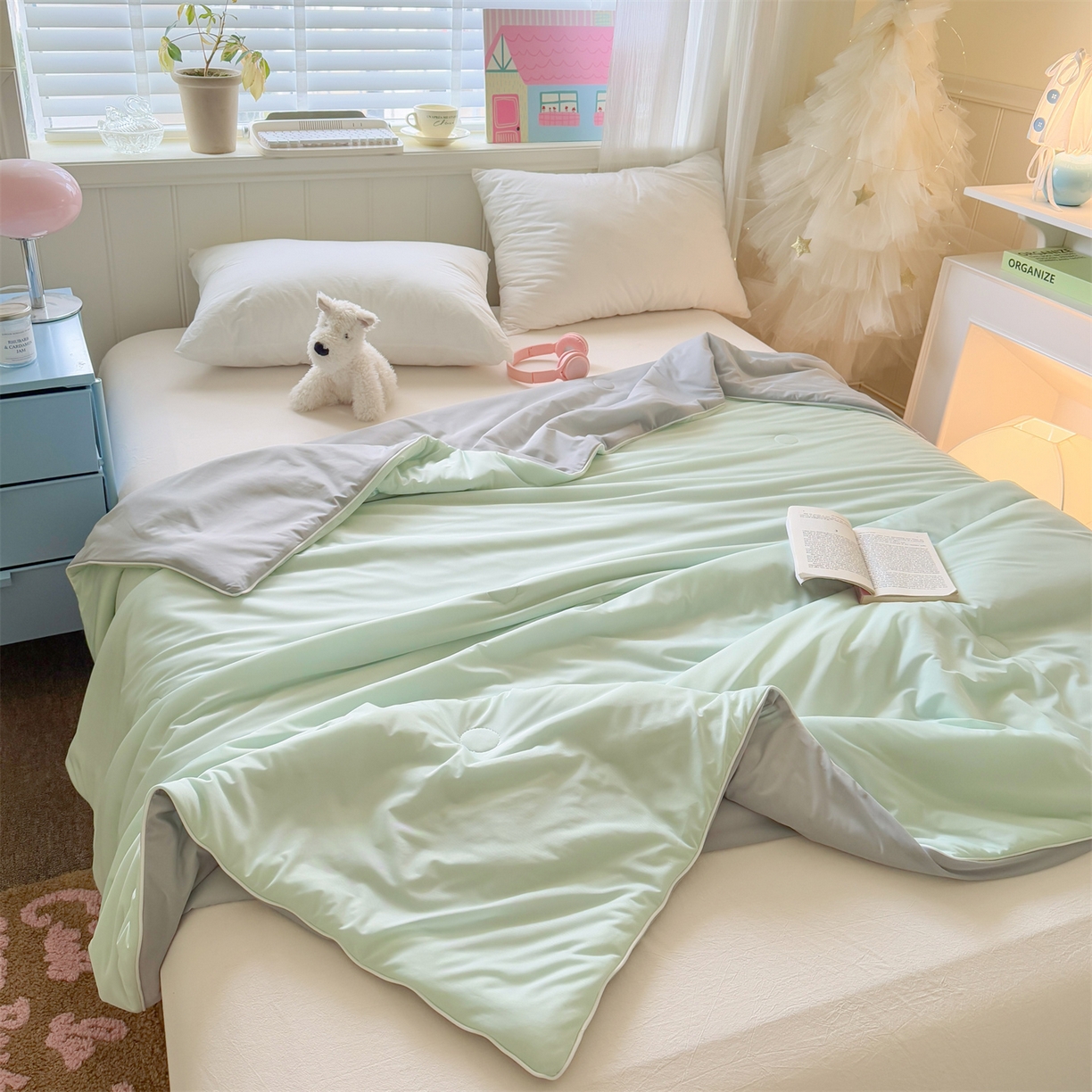 91家纺网 家纺一手货源 找家纺 名兮家居 2026春夏纯色双拼A类凉感丝夏凉被 薄荷绿-浅灰