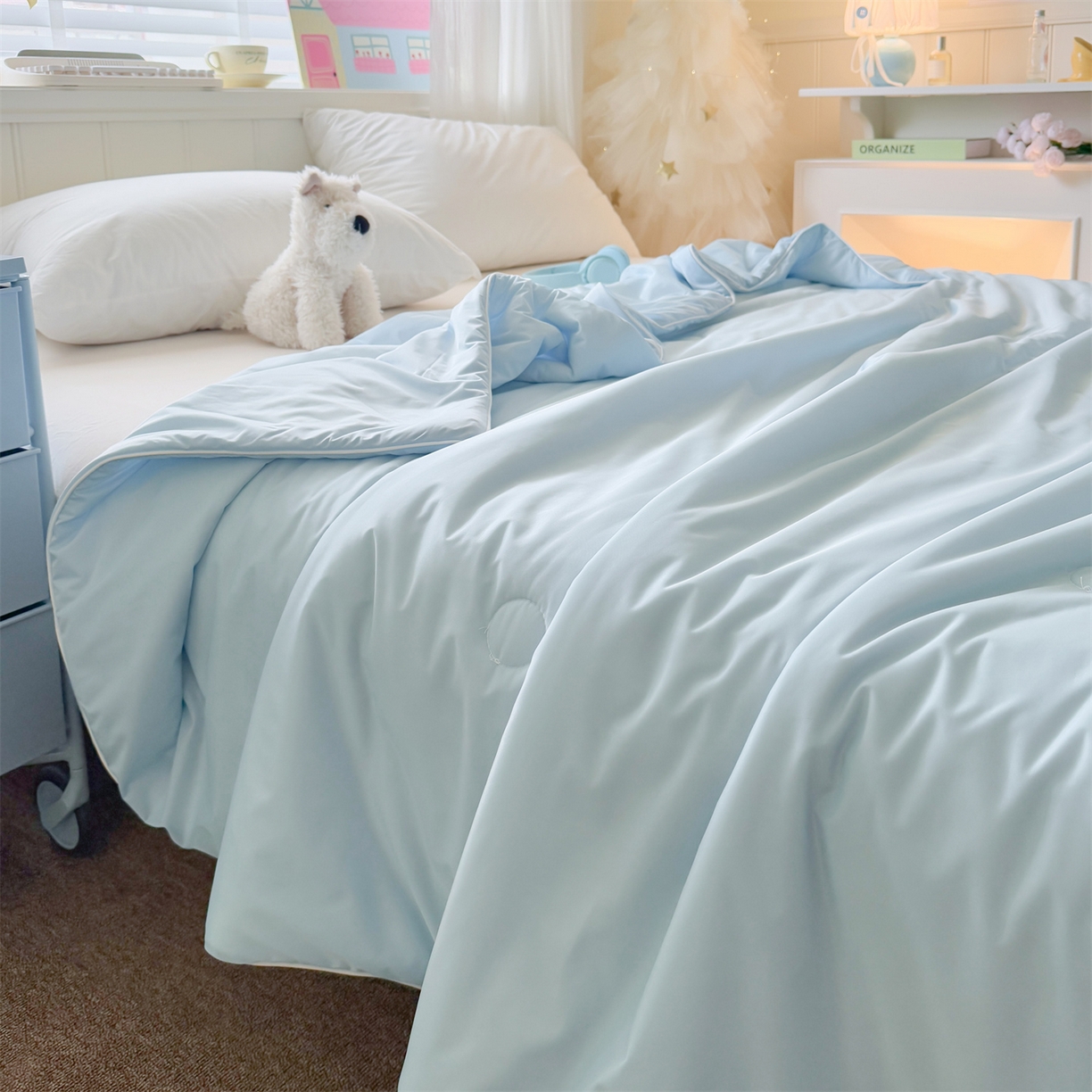 91家纺网 家纺一手货源 找家纺 名兮家居 2026春夏纯色双拼A类凉感丝夏凉被 天空蓝