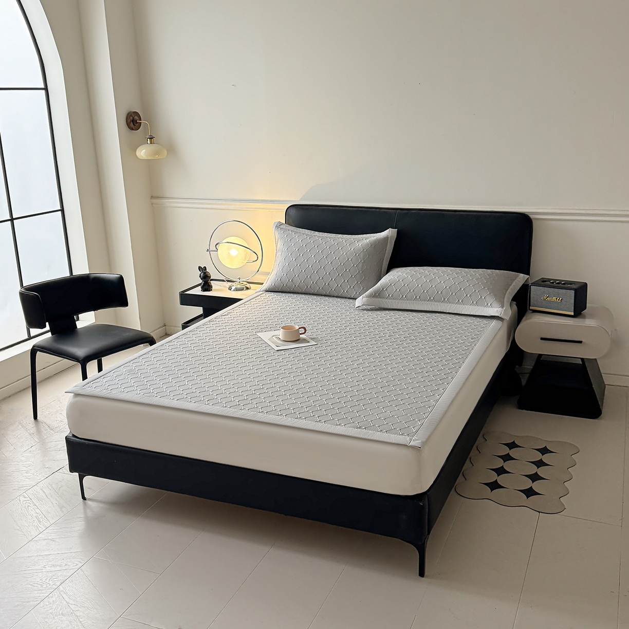 91家纺网 家纺一手货源 找家纺 居易简 2026新款刺绣实拍爆款凉豆豆凉席100%PE乙伦绣花可水洗床席席子-床席款 菱格  冰浅灰