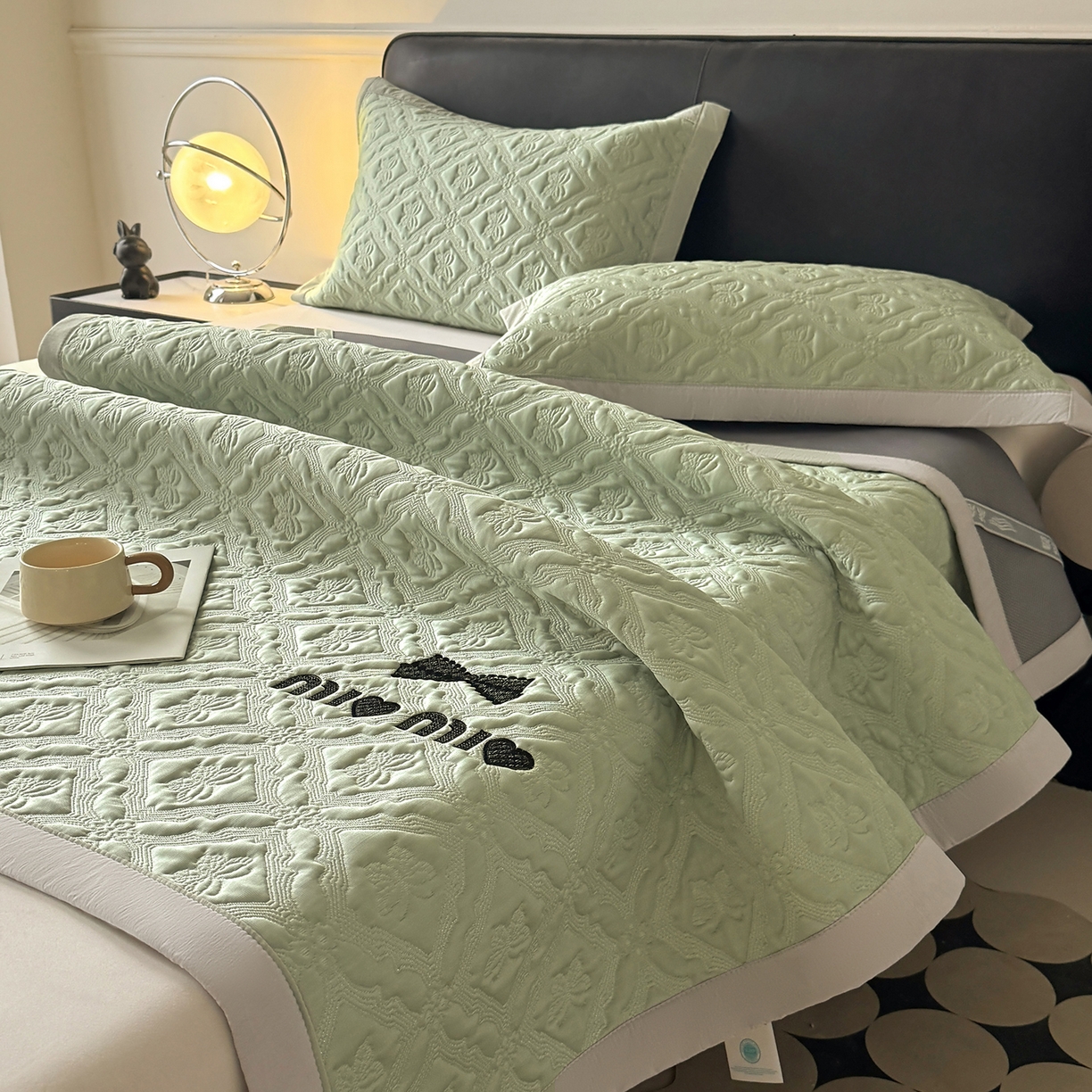 91家纺网 家纺一手货源 找家纺 居易简 2026新款刺绣实拍爆款凉豆豆凉席100%PE乙伦绣花可水洗床席席子-床席款 蝶韵 冰清绿