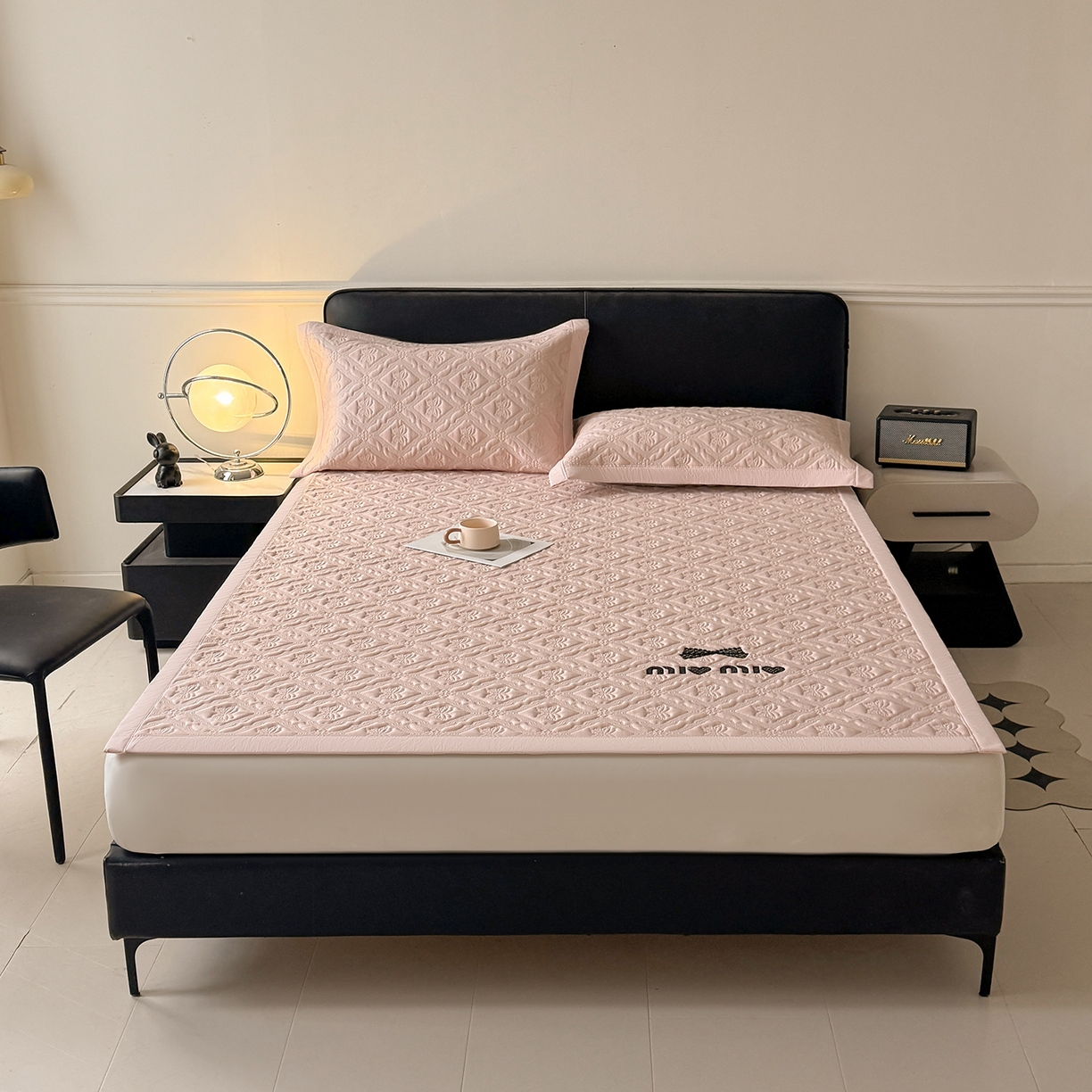 91家纺网 家纺一手货源 找家纺 居易简 2026新款刺绣实拍爆款凉豆豆凉席100%PE乙伦绣花可水洗床席席子-床席款 蝶韵 冰云粉