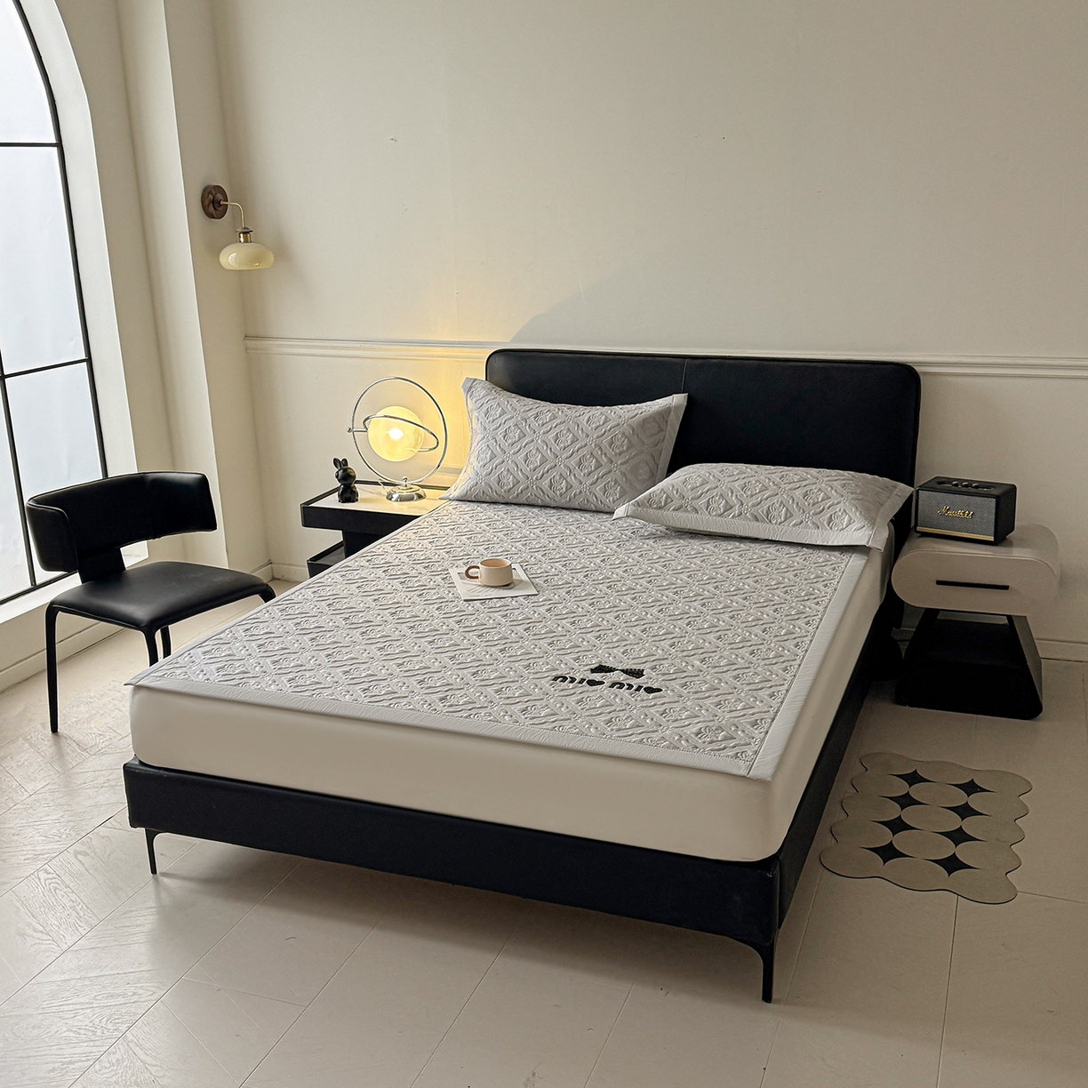 91家纺网 家纺一手货源 找家纺 居易简 2026新款刺绣实拍爆款凉豆豆凉席100%PE乙伦绣花可水洗床席席子-床席款 蝶韵 冰浅灰