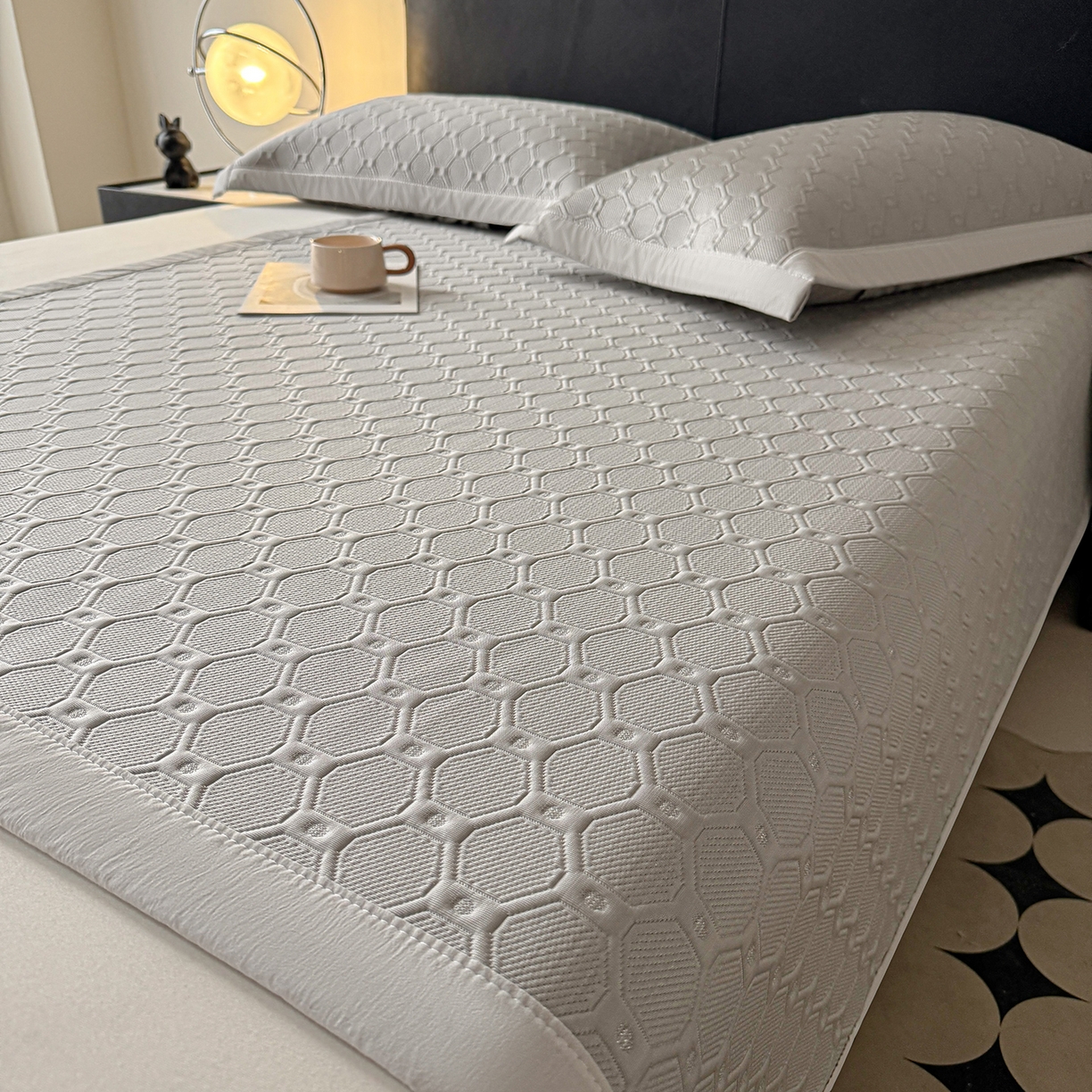 91家纺网 家纺一手货源 找家纺 居易简 2026新款刺绣实拍爆款凉豆豆凉席100%PE乙伦绣花可水洗床席席子-床席款 菱格  冰浅灰