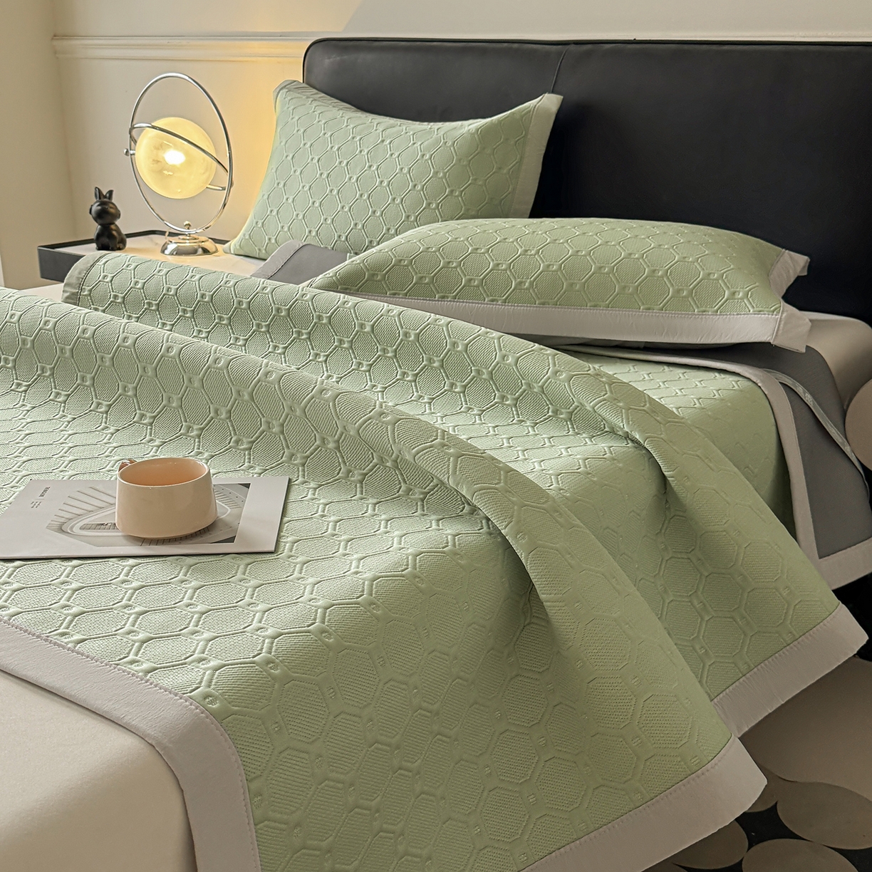 91家纺网 家纺一手货源 找家纺 居易简 2026新款刺绣实拍爆款凉豆豆凉席100%PE乙伦绣花可水洗床席席子-床席款 菱格  冰清绿