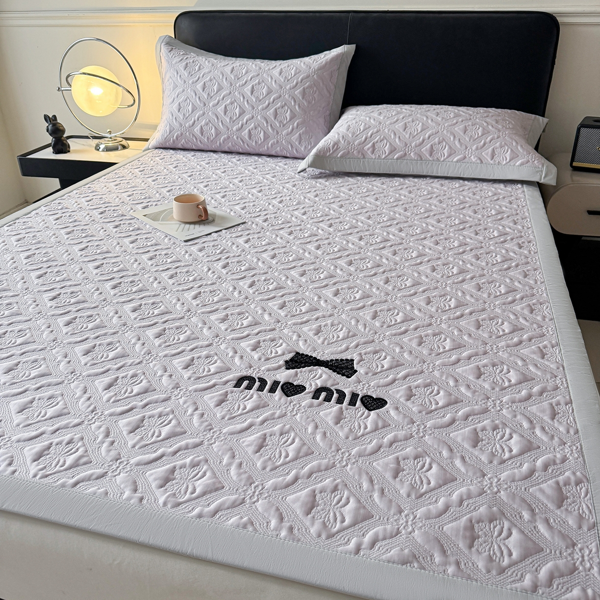 91家纺网 家纺一手货源 找家纺 居易简 2026新款刺绣实拍爆款凉豆豆凉席100%PE乙伦绣花可水洗床席席子-床席款 蝶韵 冰雾紫