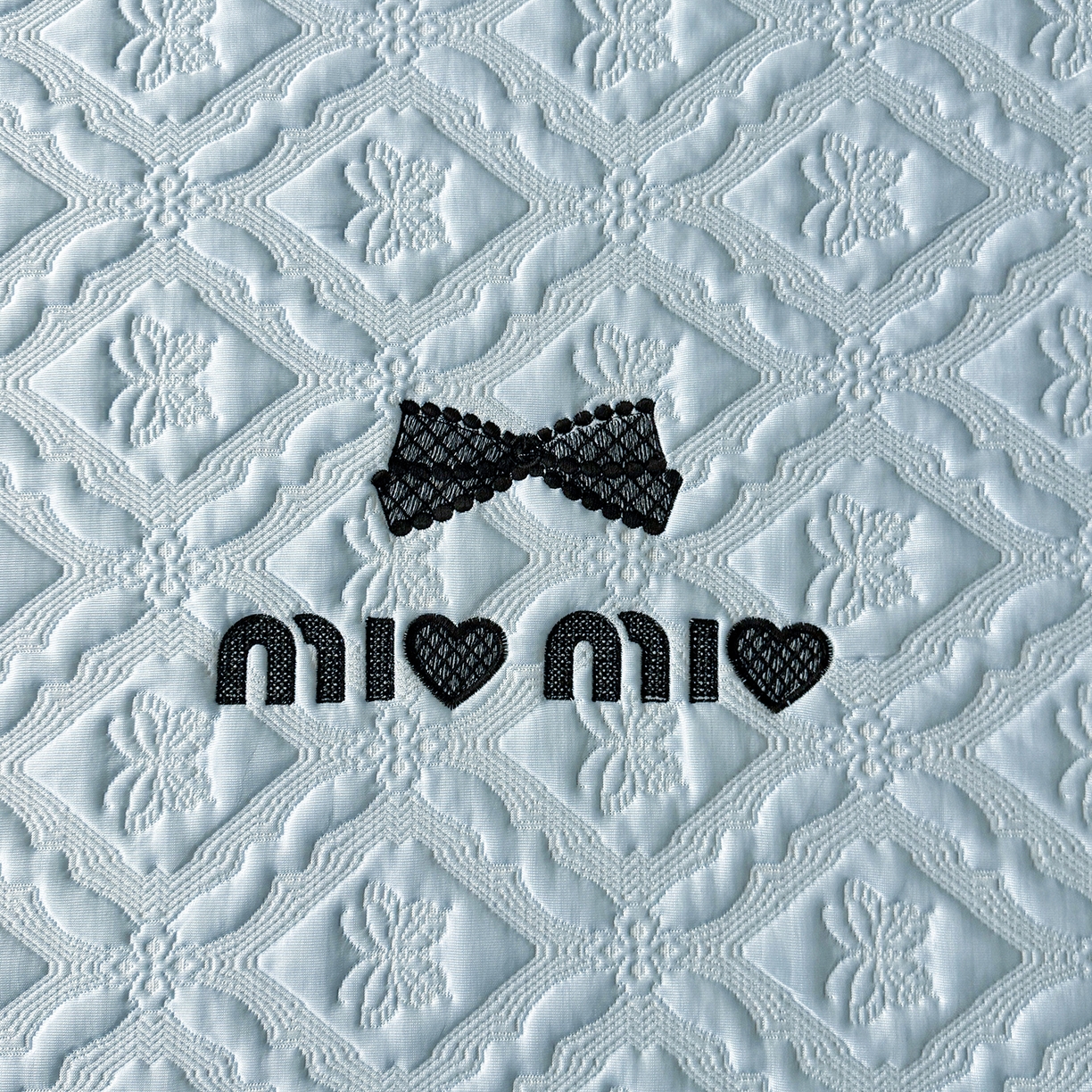 91家纺网 家纺一手货源 找家纺 居易简 2026新款刺绣实拍爆款凉豆豆凉席100%PE乙伦绣花可水洗床席席子-床席款 蝶韵 冰雾蓝