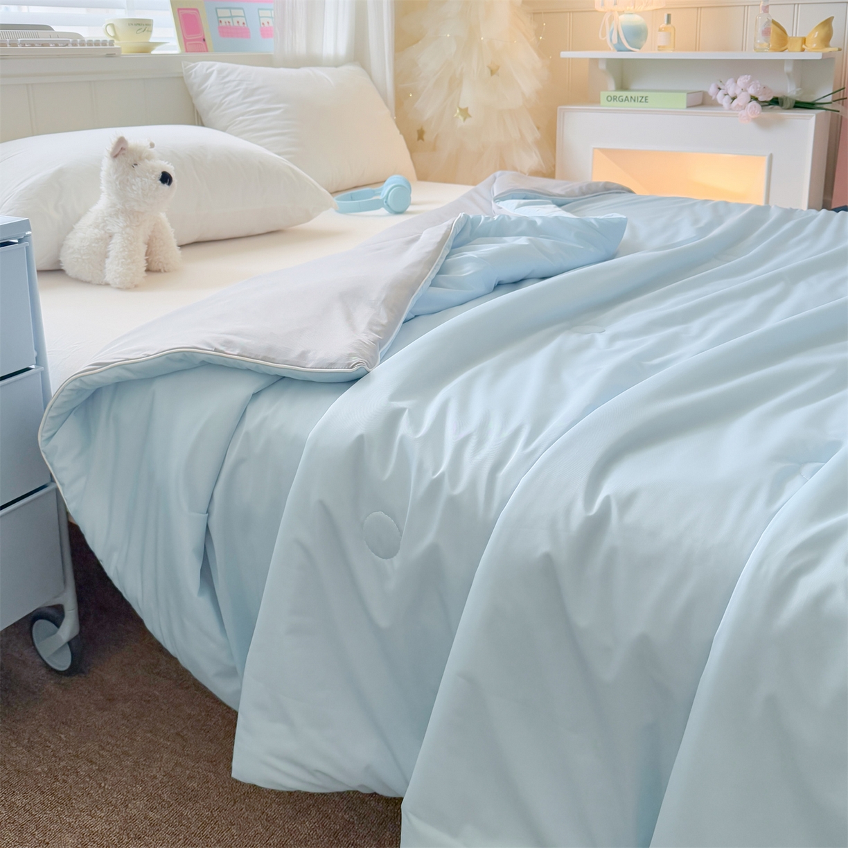 91家纺网 家纺一手货源 找家纺 名兮家居 2026春夏纯色双拼A类凉感丝夏凉被 天空蓝-浅灰