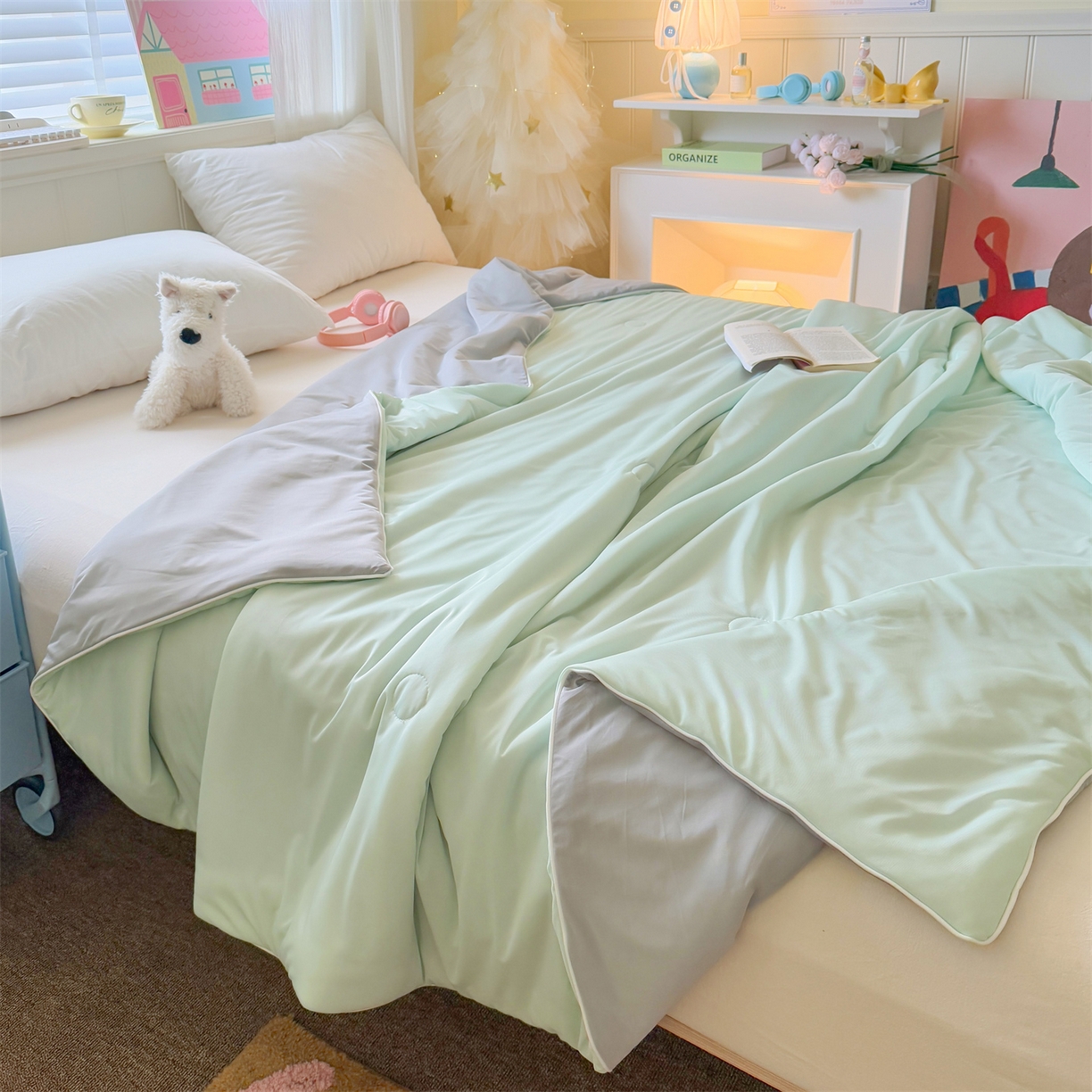 91家纺网 家纺一手货源 找家纺 名兮家居 2026春夏纯色双拼A类凉感丝夏凉被 薄荷绿-浅灰