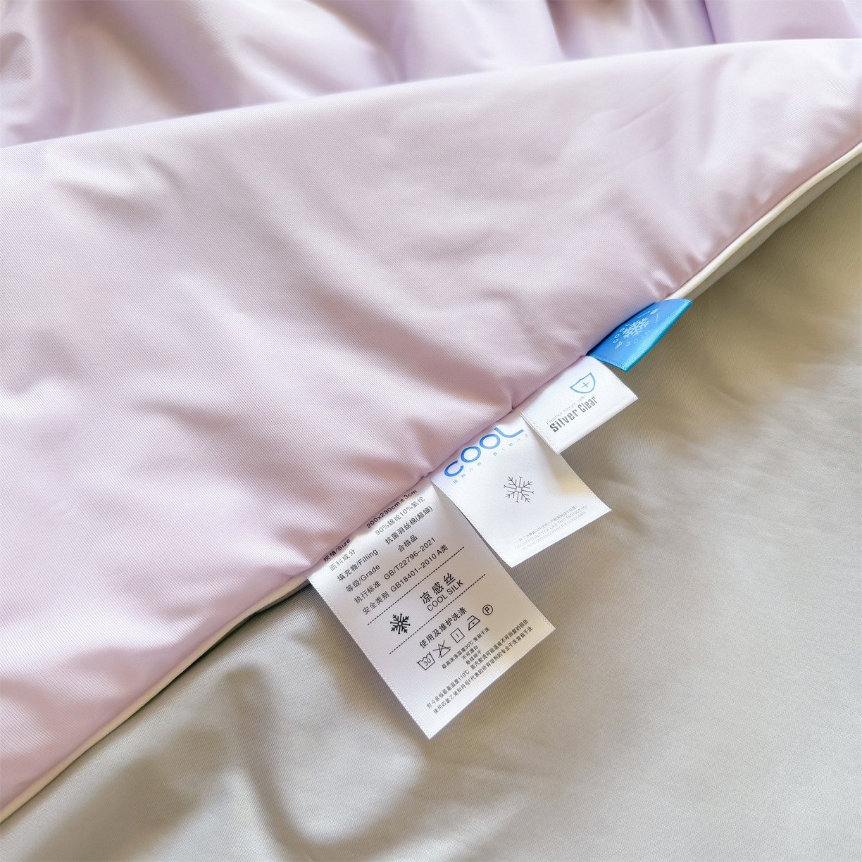 91家纺网 家纺一手货源 找家纺 名兮家居 2026春夏纯色双拼A类凉感丝夏凉被 梦幻紫-浅灰