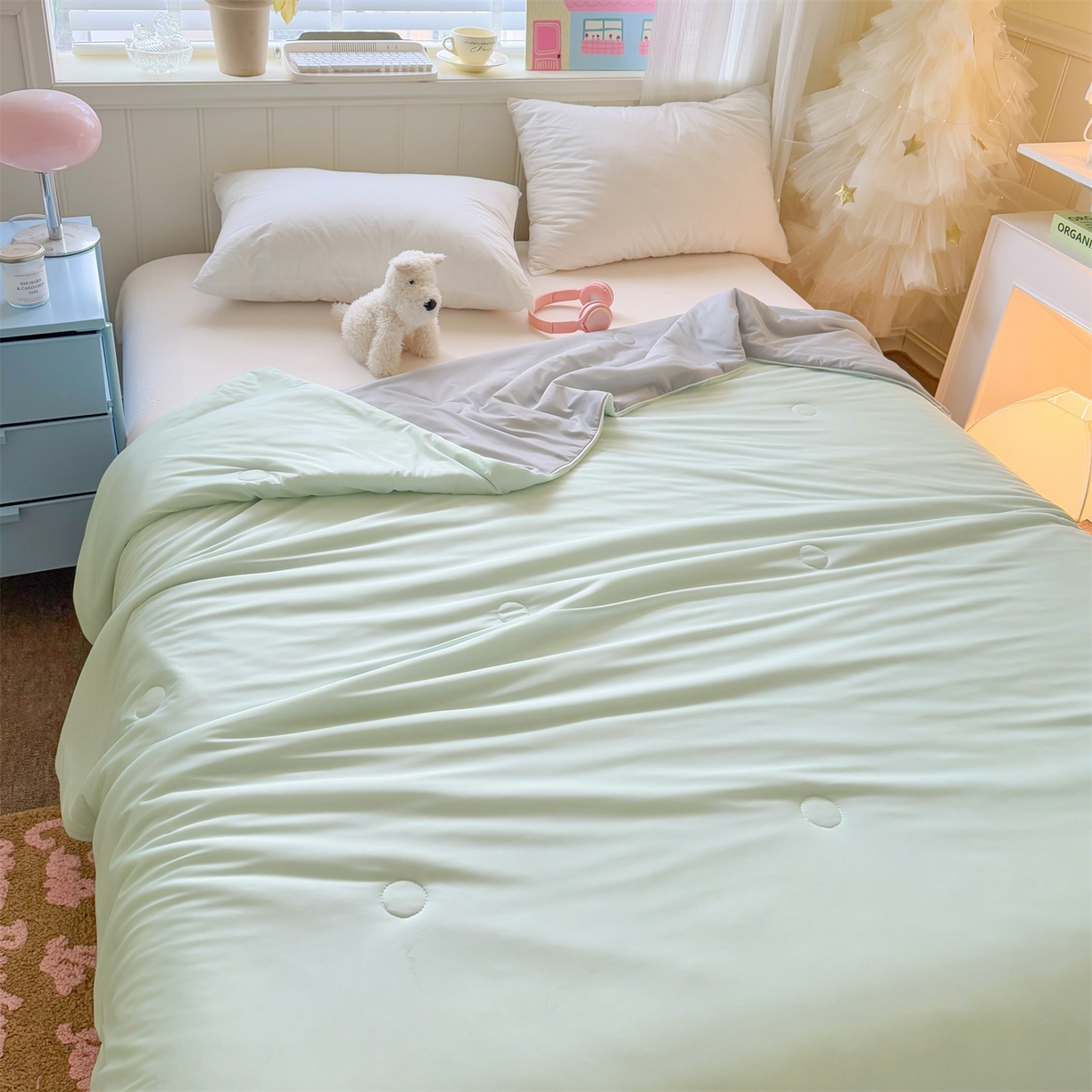 91家纺网 家纺一手货源 找家纺 名兮家居 2026春夏纯色双拼A类凉感丝夏凉被 薄荷绿-浅灰