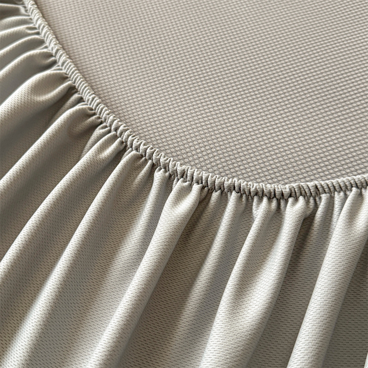 91家纺网 家纺一手货源 找家纺 （总）居易简 2026新款刺绣实拍爆款凉豆豆凉席100%PE乙伦绣花可水洗床席席子-床笠款