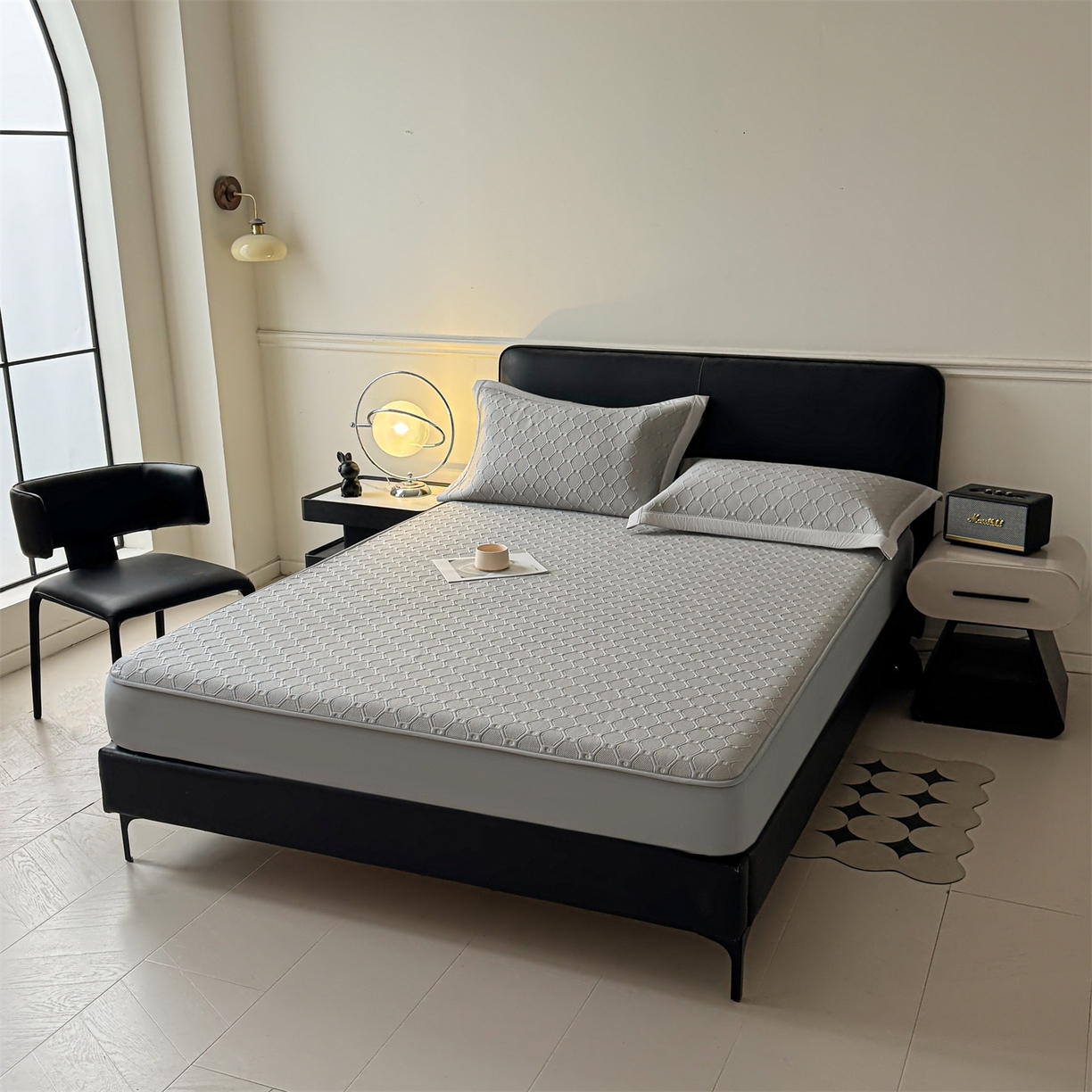 91家纺网 家纺一手货源 找家纺 居易简 2026新款刺绣实拍爆款凉豆豆凉席100%PE乙伦绣花可水洗床席席子-床笠款 菱格  冰浅灰-床笠款