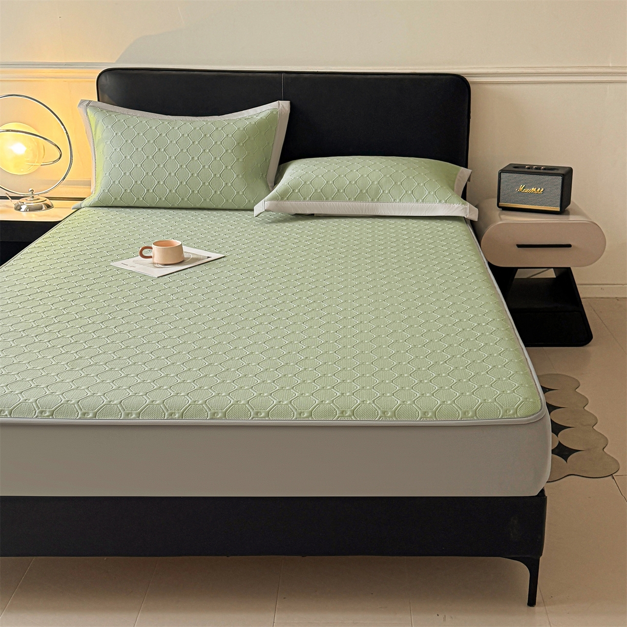 91家纺网 家纺一手货源 找家纺 居易简 2026新款刺绣实拍爆款凉豆豆凉席100%PE乙伦绣花可水洗床席席子-床笠款 菱格  冰清绿-床笠款