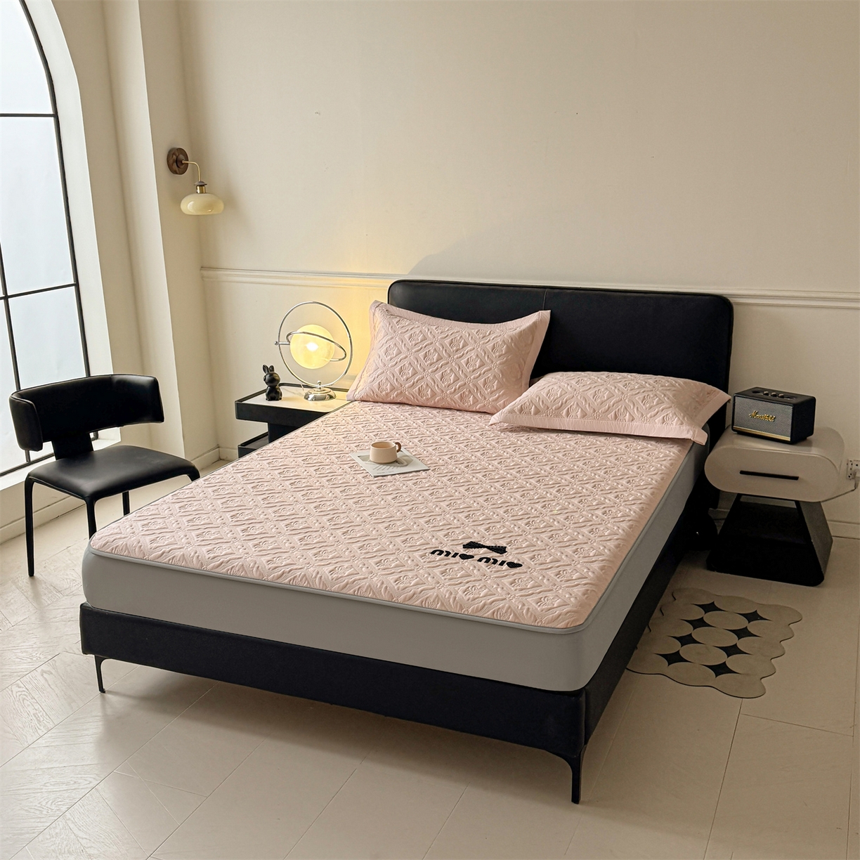 91家纺网 家纺一手货源 找家纺 居易简 2026新款刺绣实拍爆款凉豆豆凉席100%PE乙伦绣花可水洗床席席子-床笠款 蝶韵 冰云粉-床笠款