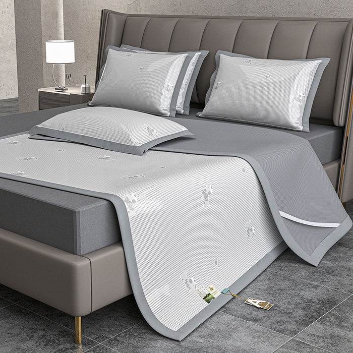 91家纺网 家纺一手货源 找家纺 （总）小牛席业 2026新款【建模风格】双PE高凉感-腊肠狗格纹提花冰丝席平铺款凉席席子藤席冰藤席