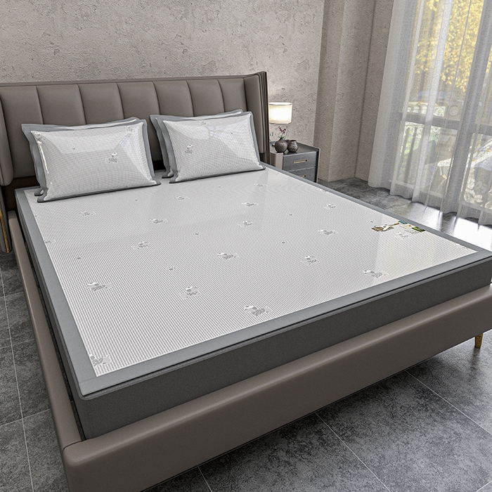 91家纺网 家纺一手货源 找家纺 小牛席业 2026新款【建模风格】双PE高凉感-腊肠狗格纹提花冰丝席平铺款凉席席子 腊肠狗格纹-灰色