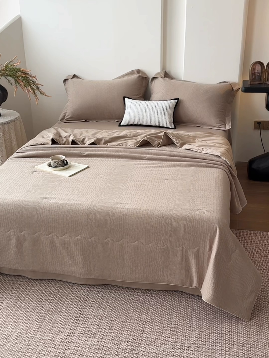 91家纺网 家纺一手货源 找家纺 梵克保罗 2026春夏新款全棉60S长绒棉立体厚织提花单夏被枕套夏凉被空调被 石烁-金属灰