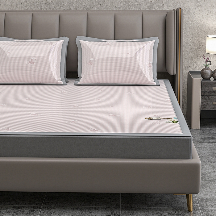 91家纺网 家纺一手货源 找家纺 小牛席业 2026新款【建模风格】双PE高凉感-腊肠狗格纹提花冰丝席平铺款凉席席子 腊肠狗格纹-粉色