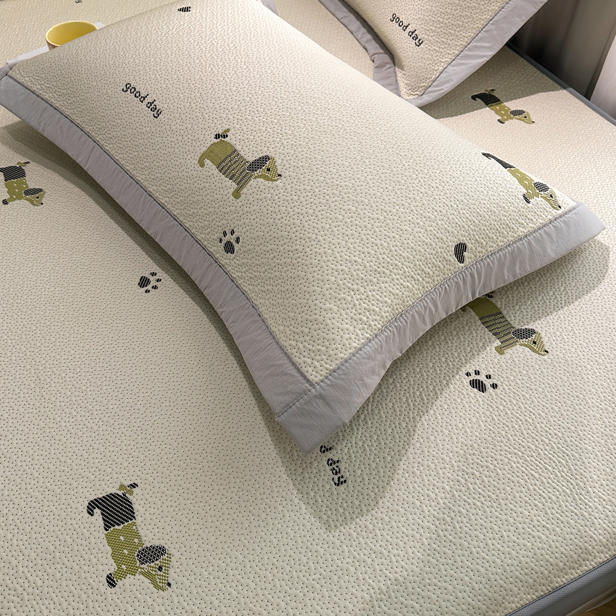 91家纺网 家纺一手货源 找家纺 （总）玉相逢 2026新款卡通实拍小红书爆款凉豆豆凉席100%PE 乙纶凉感可水洗床席席子-床笠款