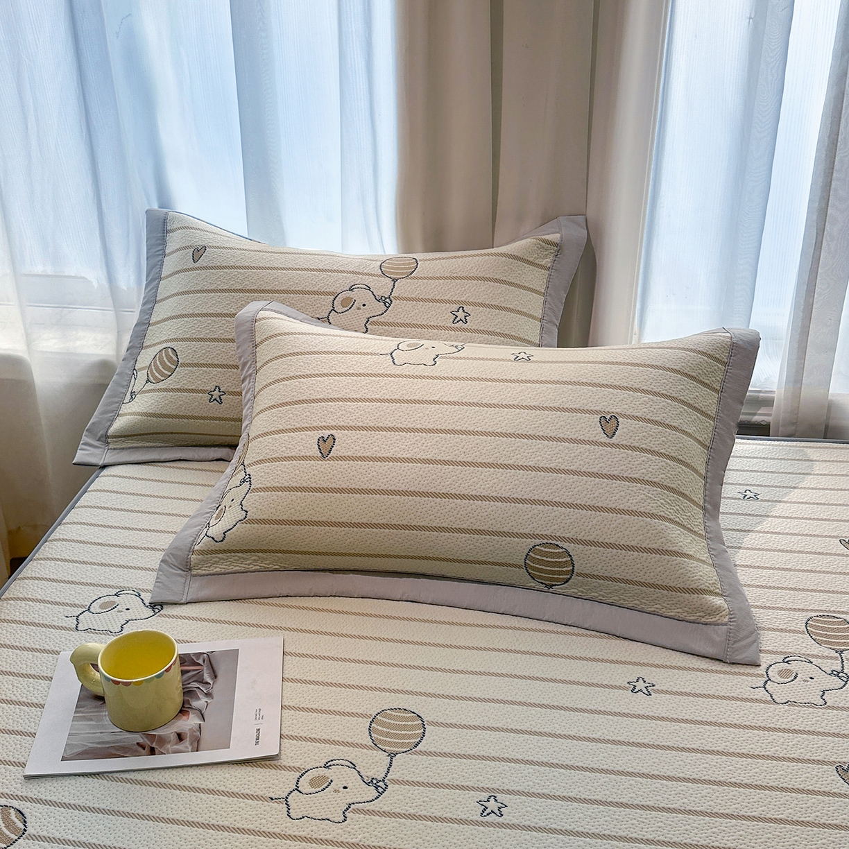 91家纺网 家纺一手货源 找家纺 玉相逢 2026新款卡通实拍小红书爆款凉豆豆凉席100%PE 乙纶凉感可水洗床席席子-床笠款 条纹小象