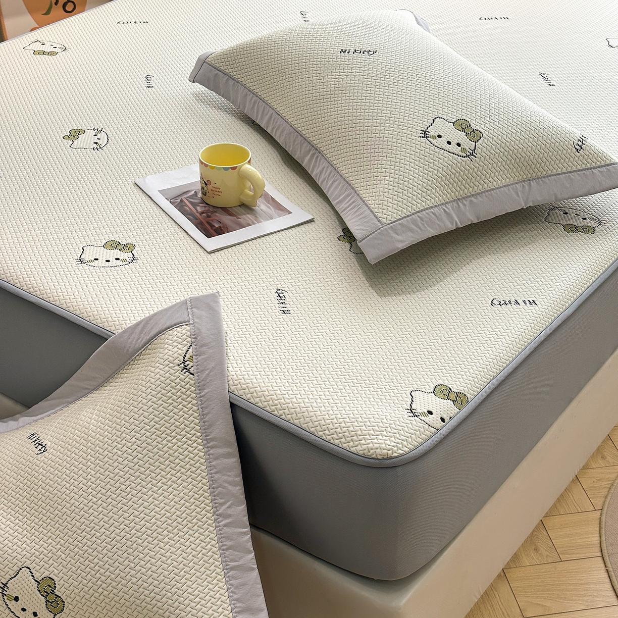 91家纺网 家纺一手货源 找家纺 玉相逢 2026新款卡通实拍小红书爆款凉豆豆凉席100%PE 乙纶凉感可水洗床席席子-床笠款 梦境KT