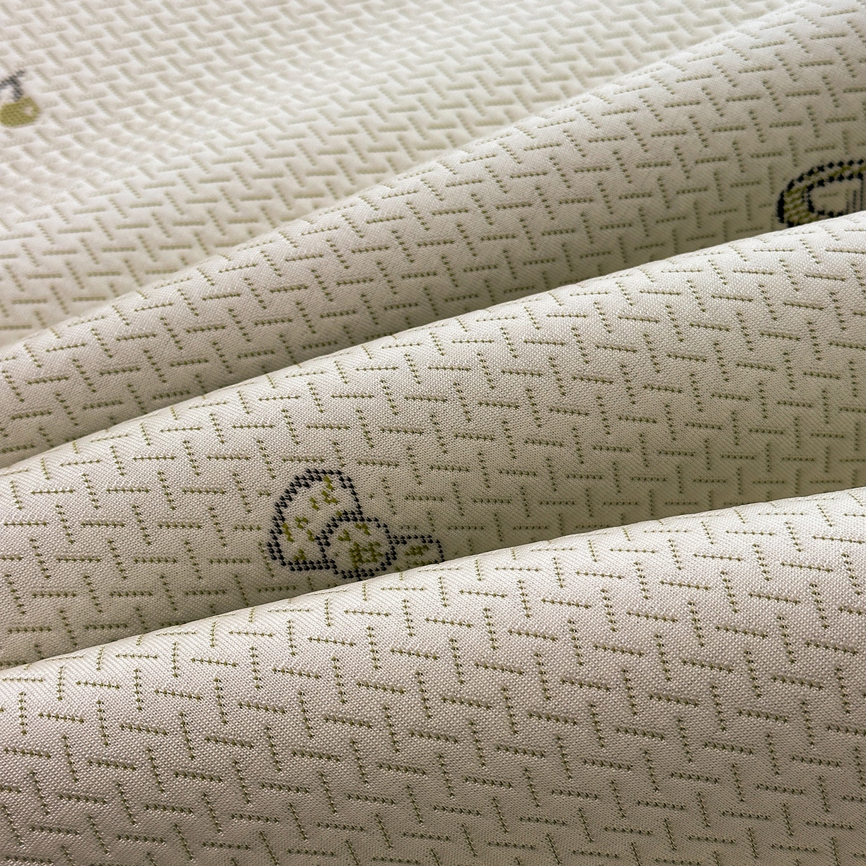 91家纺网 家纺一手货源 找家纺 玉相逢 2026新款卡通实拍小红书爆款凉豆豆凉席100%PE 乙纶凉感可水洗床席席子-床笠款 可爱布布