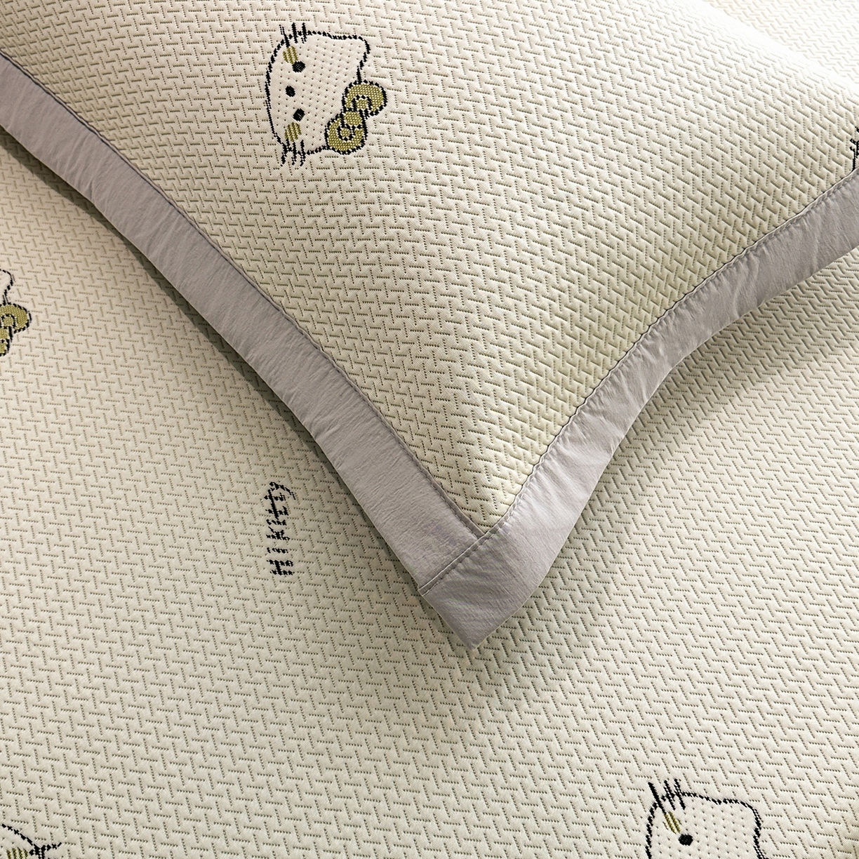 91家纺网 家纺一手货源 找家纺 玉相逢 2026新款卡通实拍小红书爆款凉豆豆凉席100%PE 乙纶凉感可水洗床席席子-床笠款 梦境KT